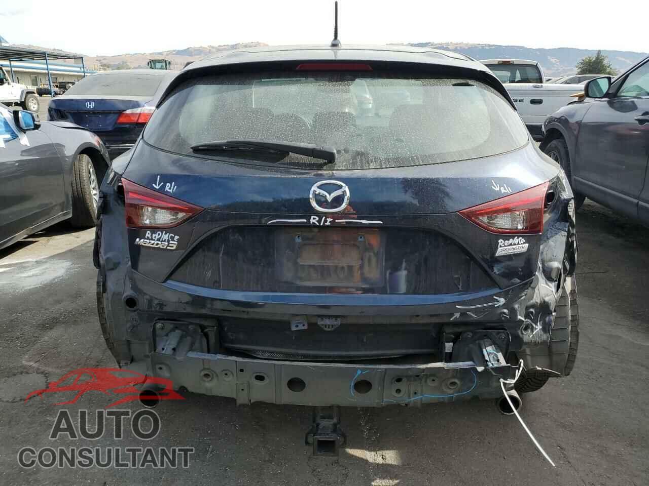 MAZDA 3 2018 - 3MZBN1K73JM204457