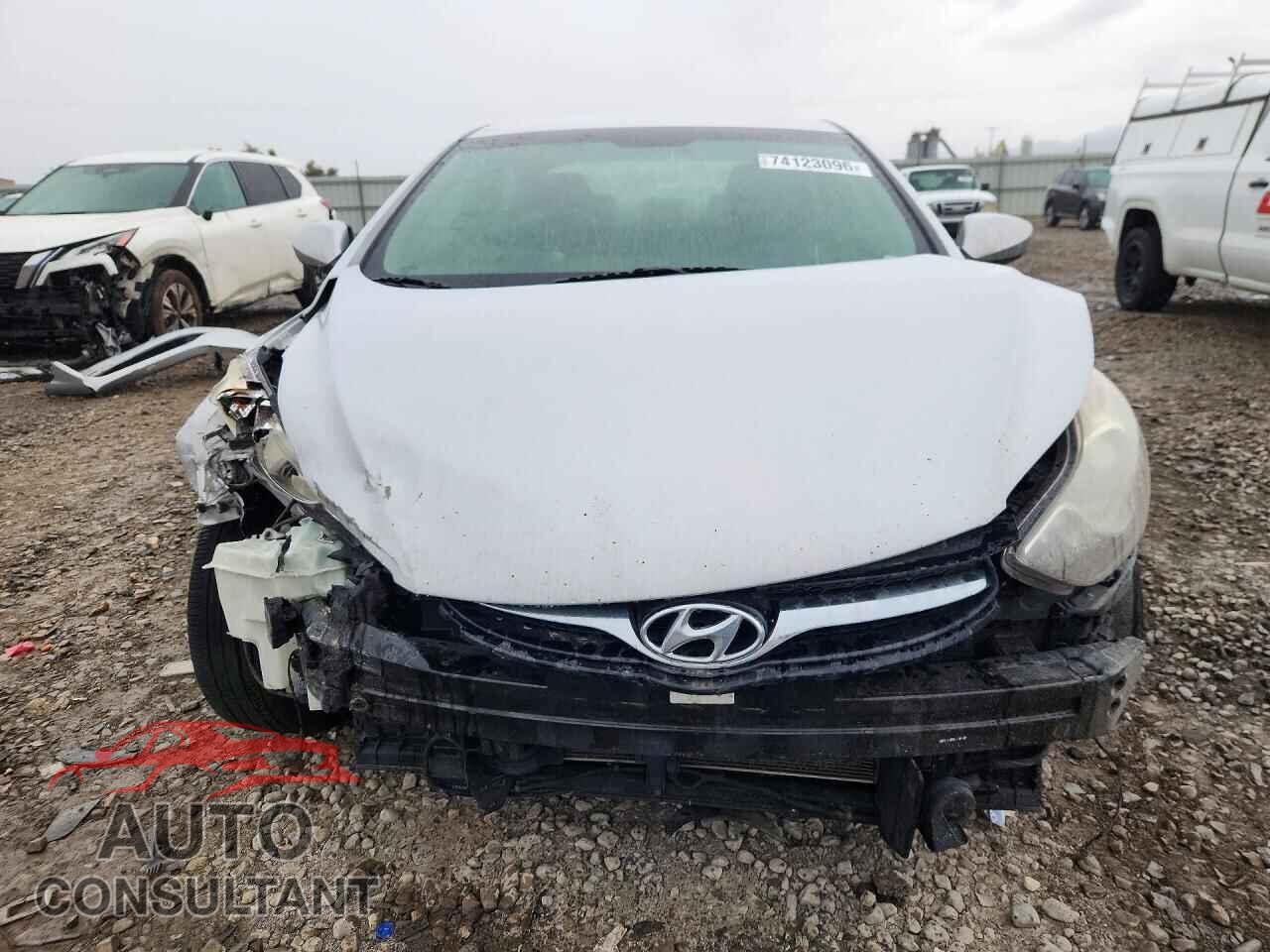 HYUNDAI ELANTRA 2013 - KMHDH4AE7DU521237