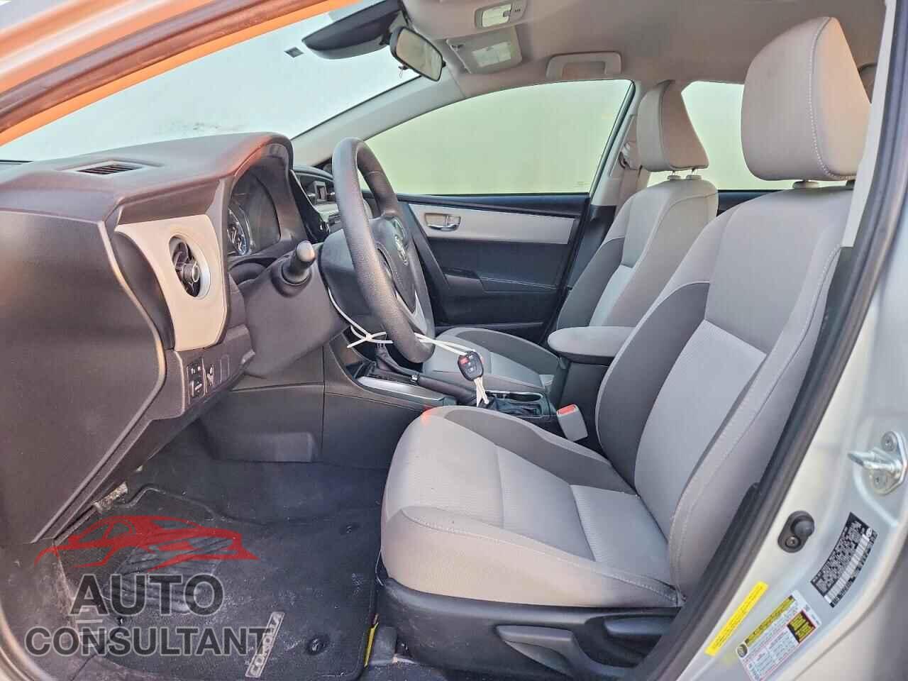 TOYOTA COROLLA 2017 - 5YFBURHE8HP703283