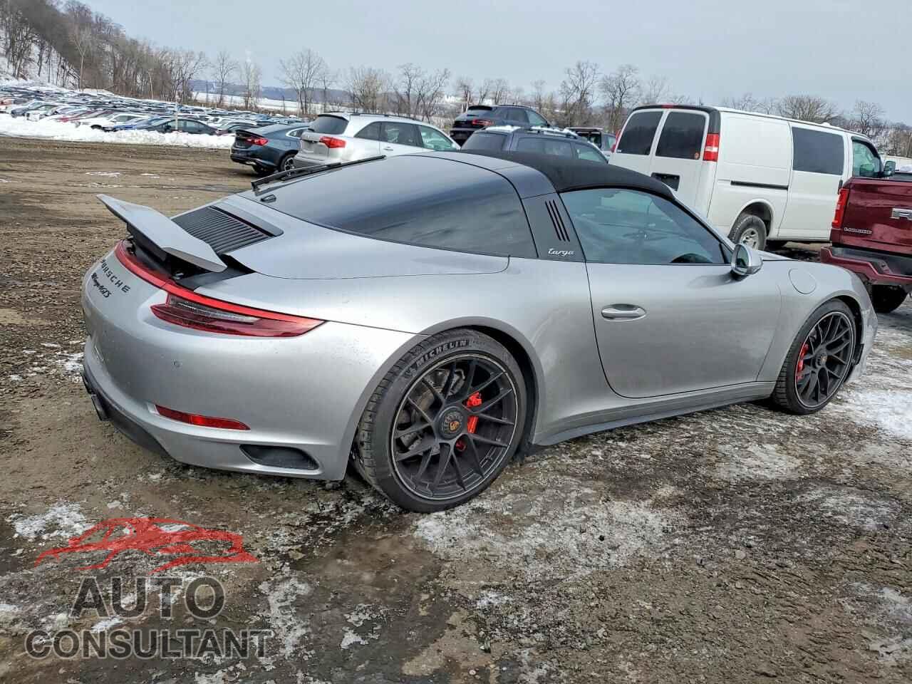 PORSCHE 911 2018 - WP0BB2A98JS134997