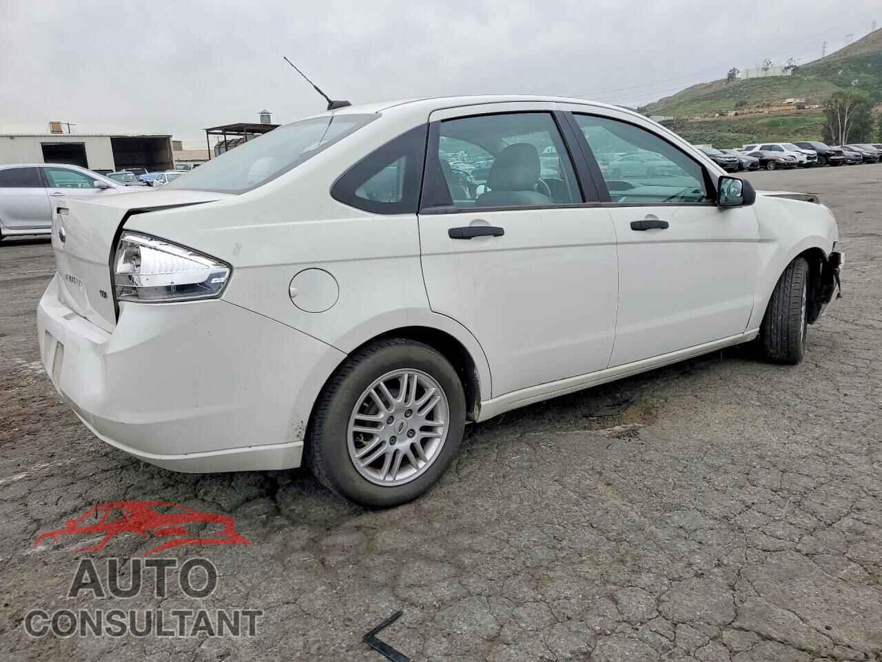 FORD FOCUS 2011 - 1FAHP3FN0BW108577
