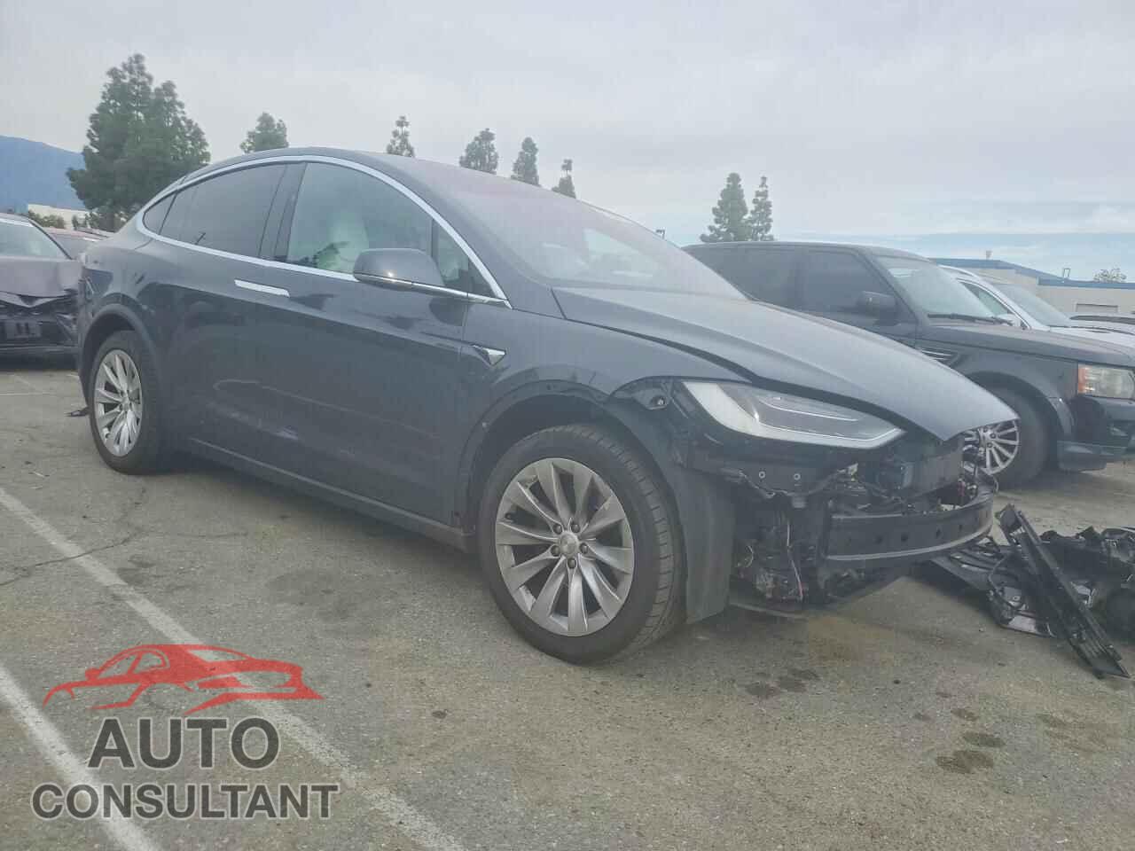 TESLA MODEL X 2018 - 5YJXCAE23JF121193