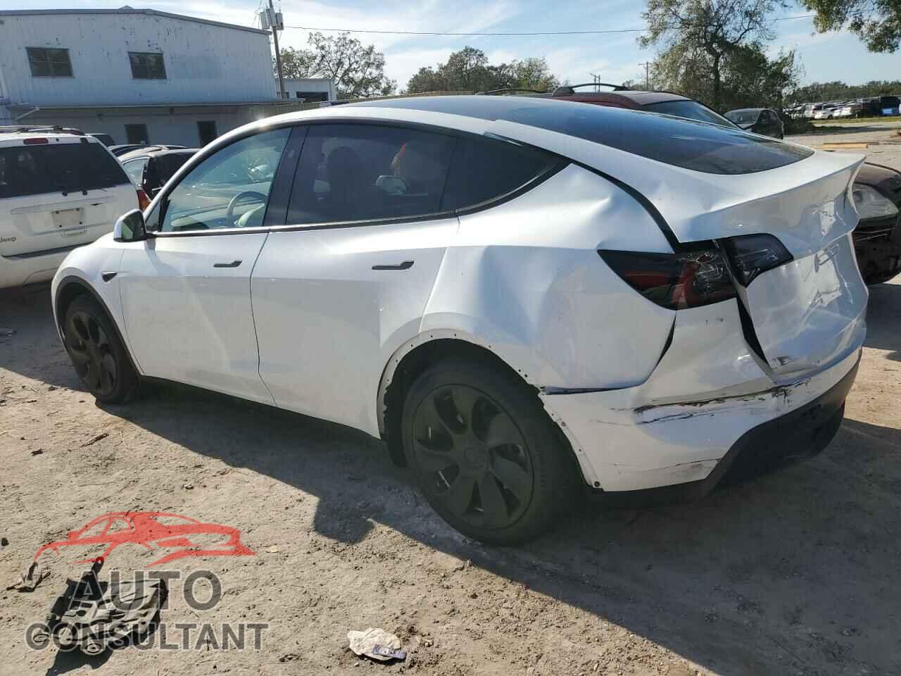 TESLA MODEL Y 2024 - 7SAYGDED5RF044398