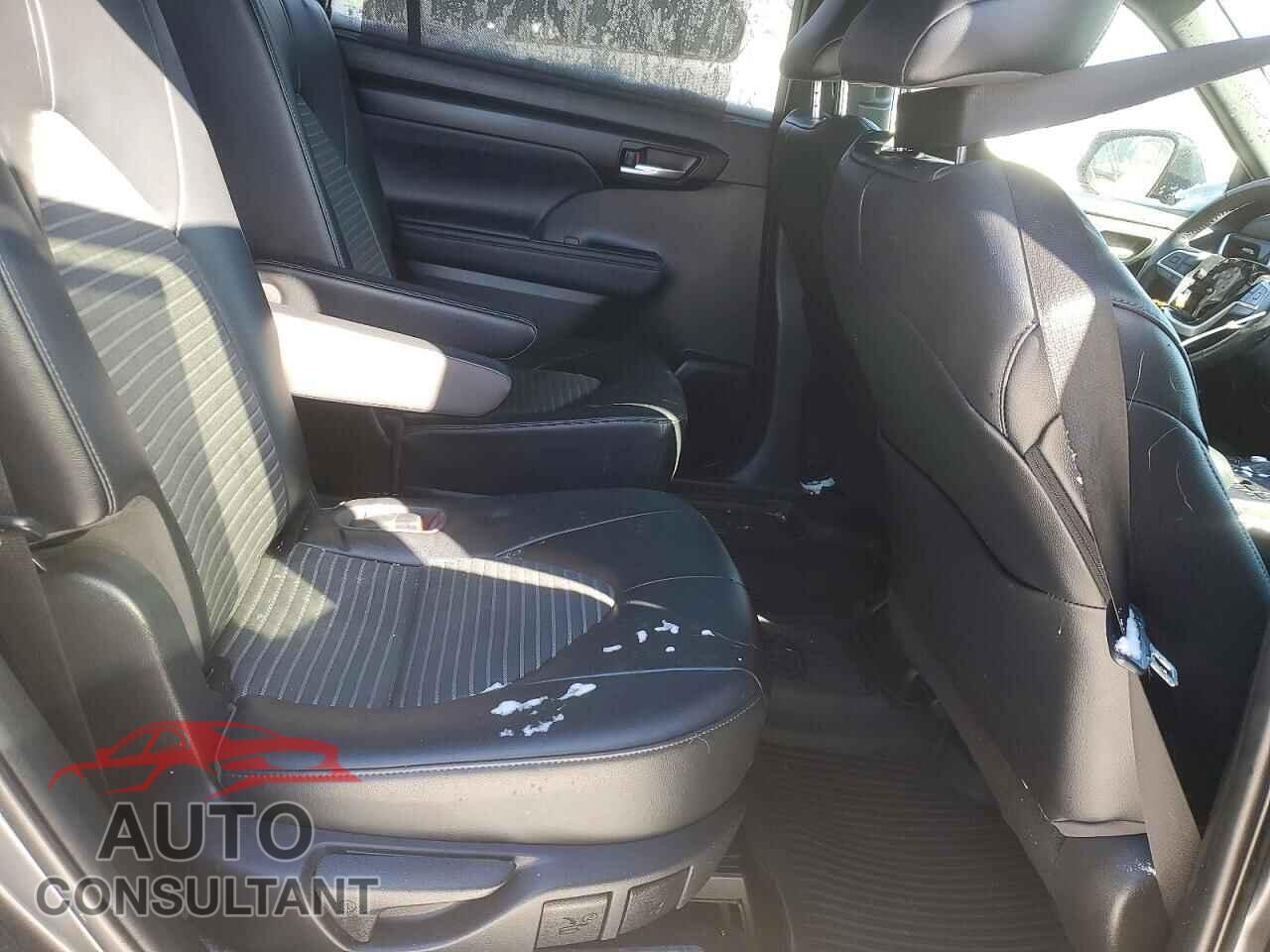 TOYOTA HIGHLANDER 2023 - 5TDKDRBH2PS525816