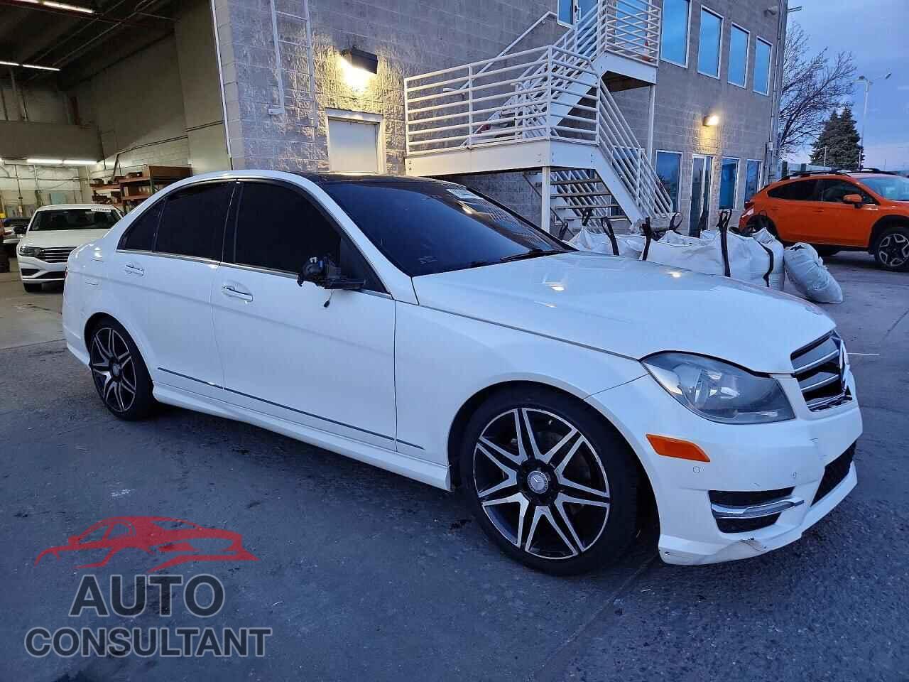 MERCEDES-BENZ C 2014 - WDDGF4HB4EA950833