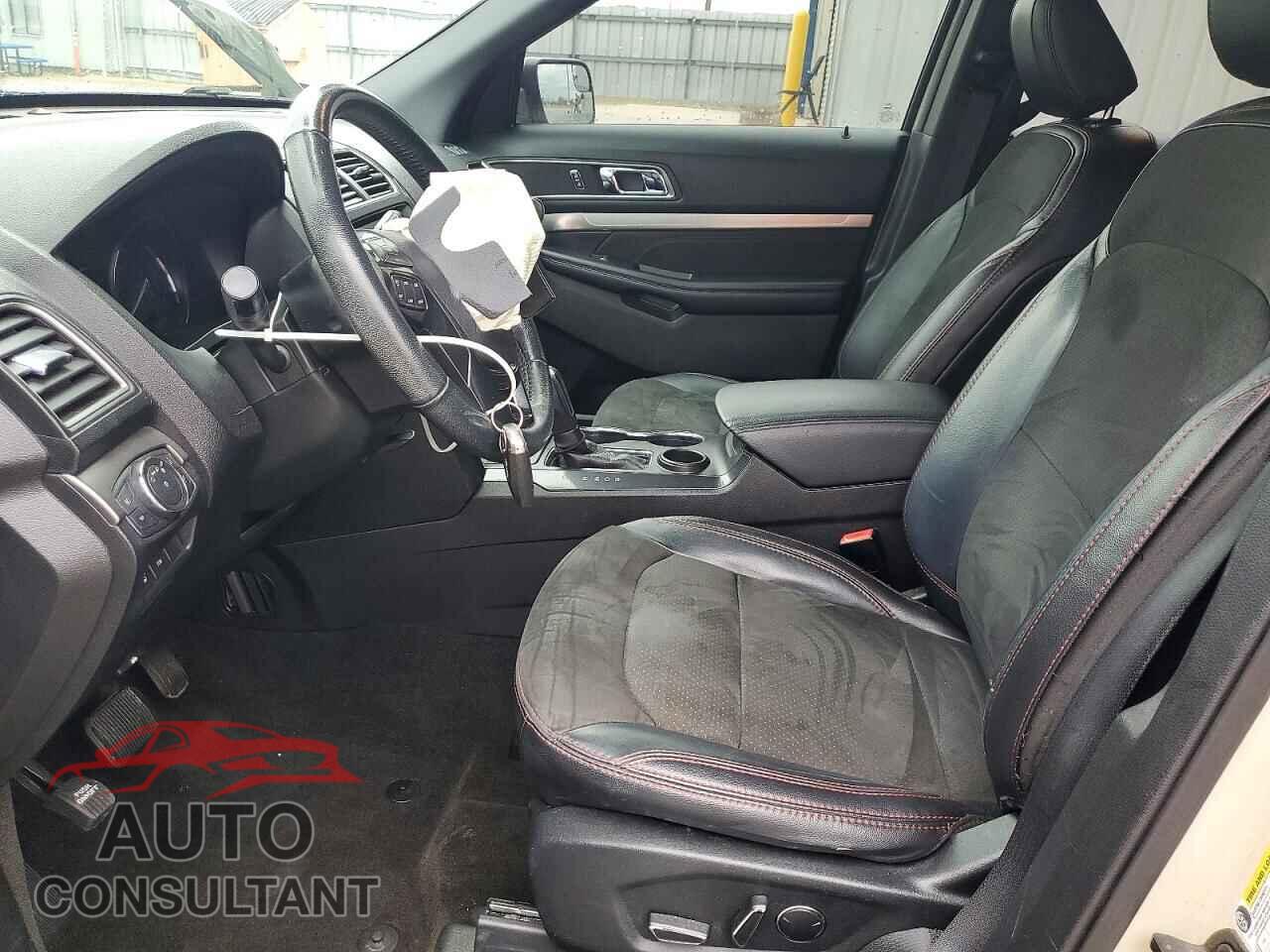 FORD EXPLORER 2018 - 1FM5K7D83JGA52431