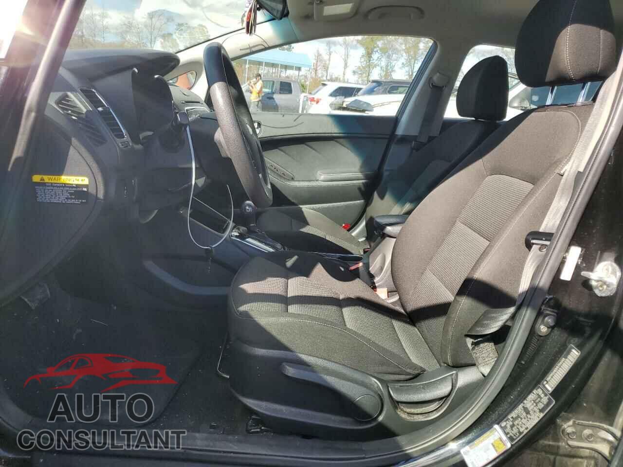 KIA FORTE 2017 - KNAFK5A82H5704346