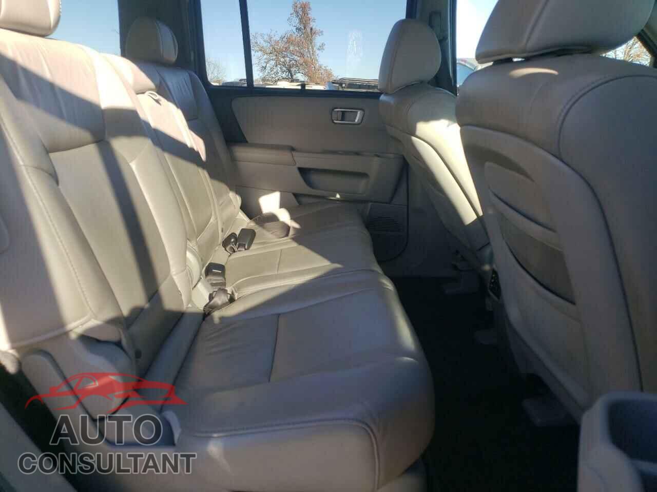 HONDA PILOT 2011 - 5FNYF3H99BB051152