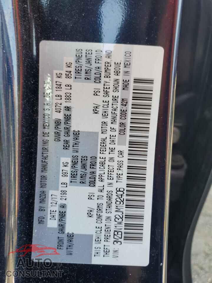 MAZDA 3 2018 - 3MZBN1W32JM192406