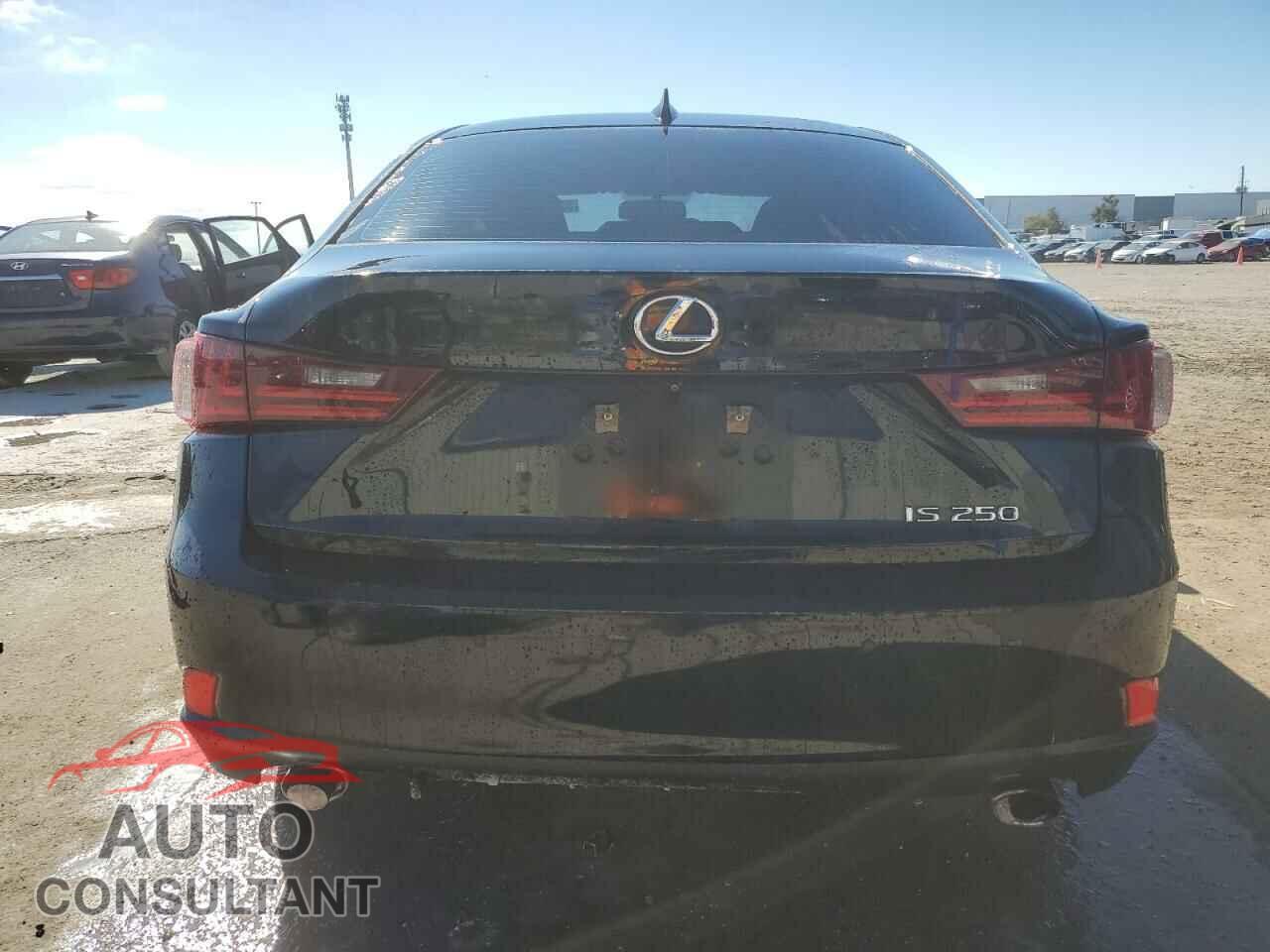 LEXUS IS 2015 - JTHBF1D22F5083014