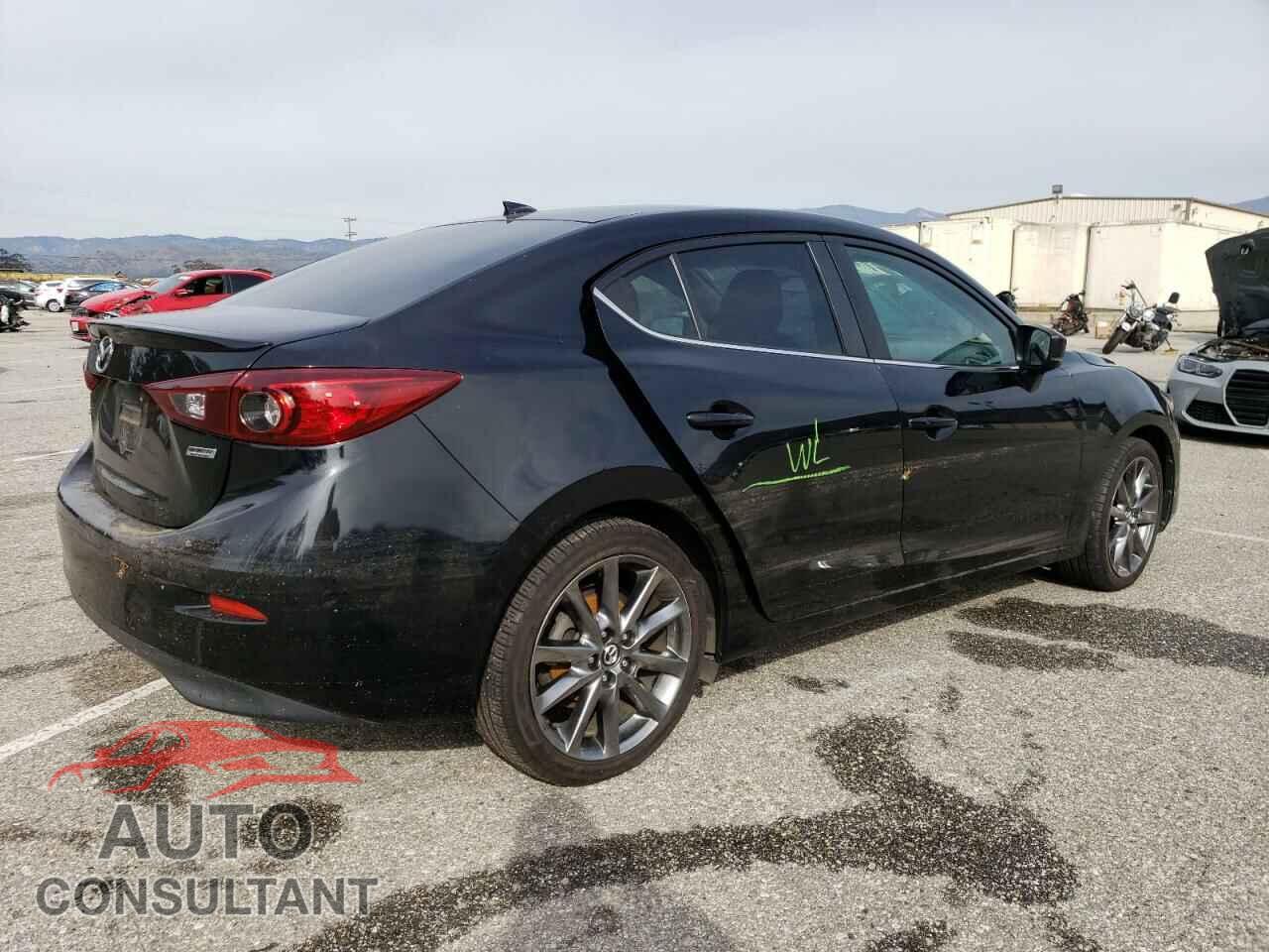 MAZDA 3 2018 - 3MZBN1V38JM229363