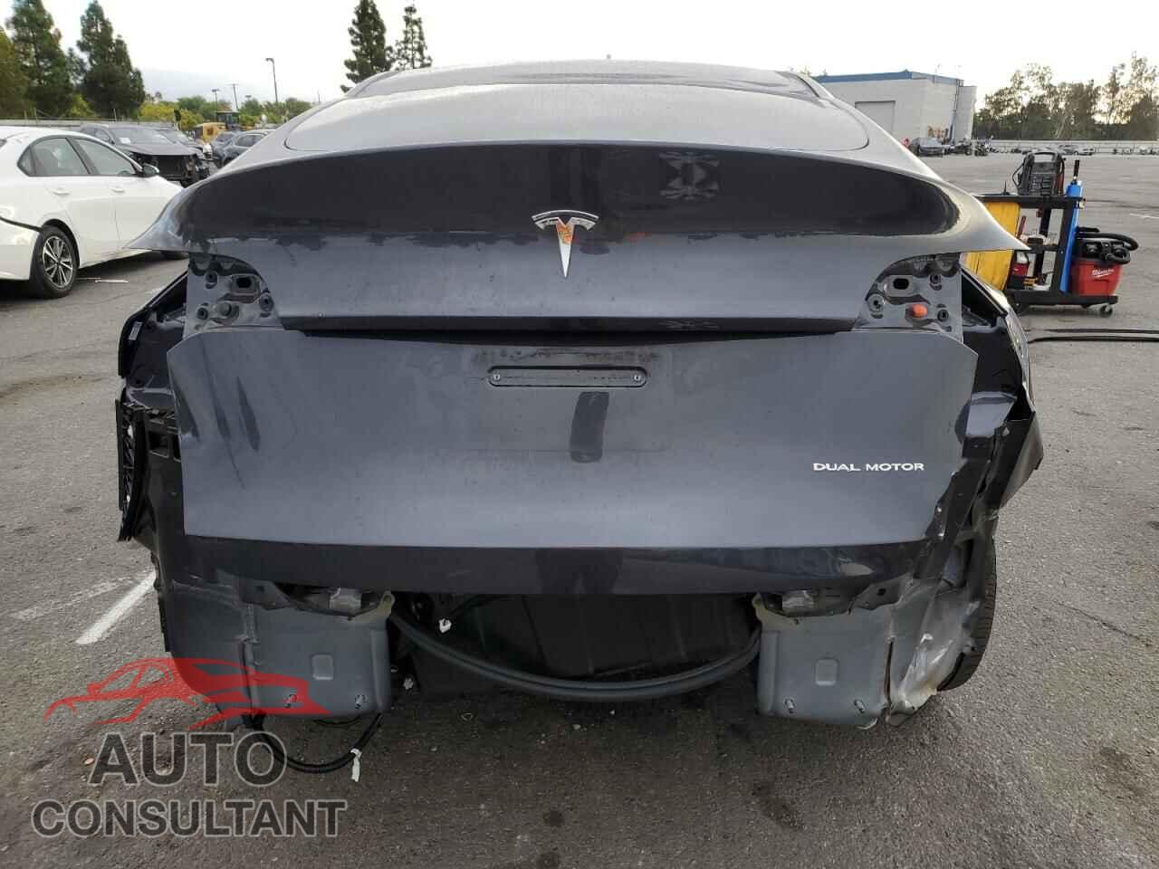 TESLA MODEL Y 2024 - 7SAYGAEE7RF020109