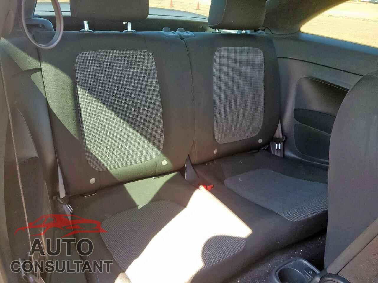 VOLKSWAGEN BEETLE 2017 - 3VWF17ATXHM611099