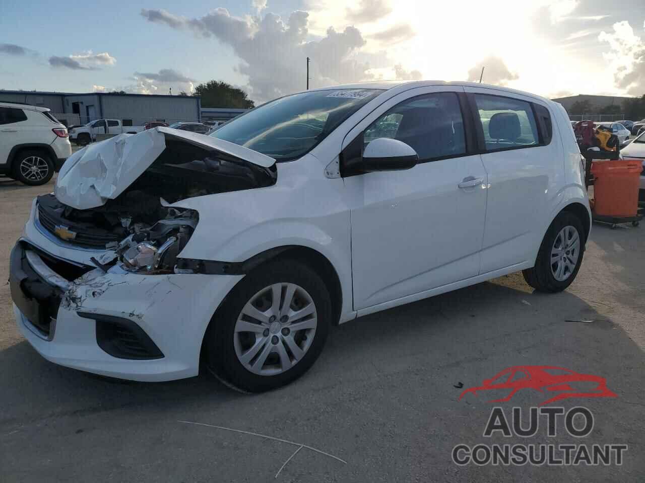 CHEVROLET SONIC 2017 - 1G1JG6SH8H4137030