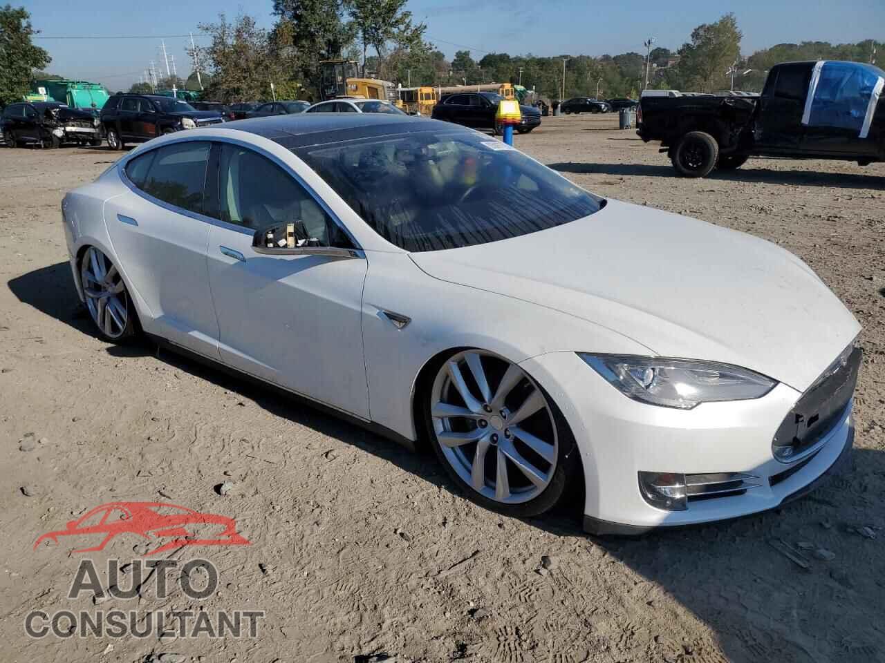 TESLA MODEL S 2013 - 5YJSA1CN4DFP06737