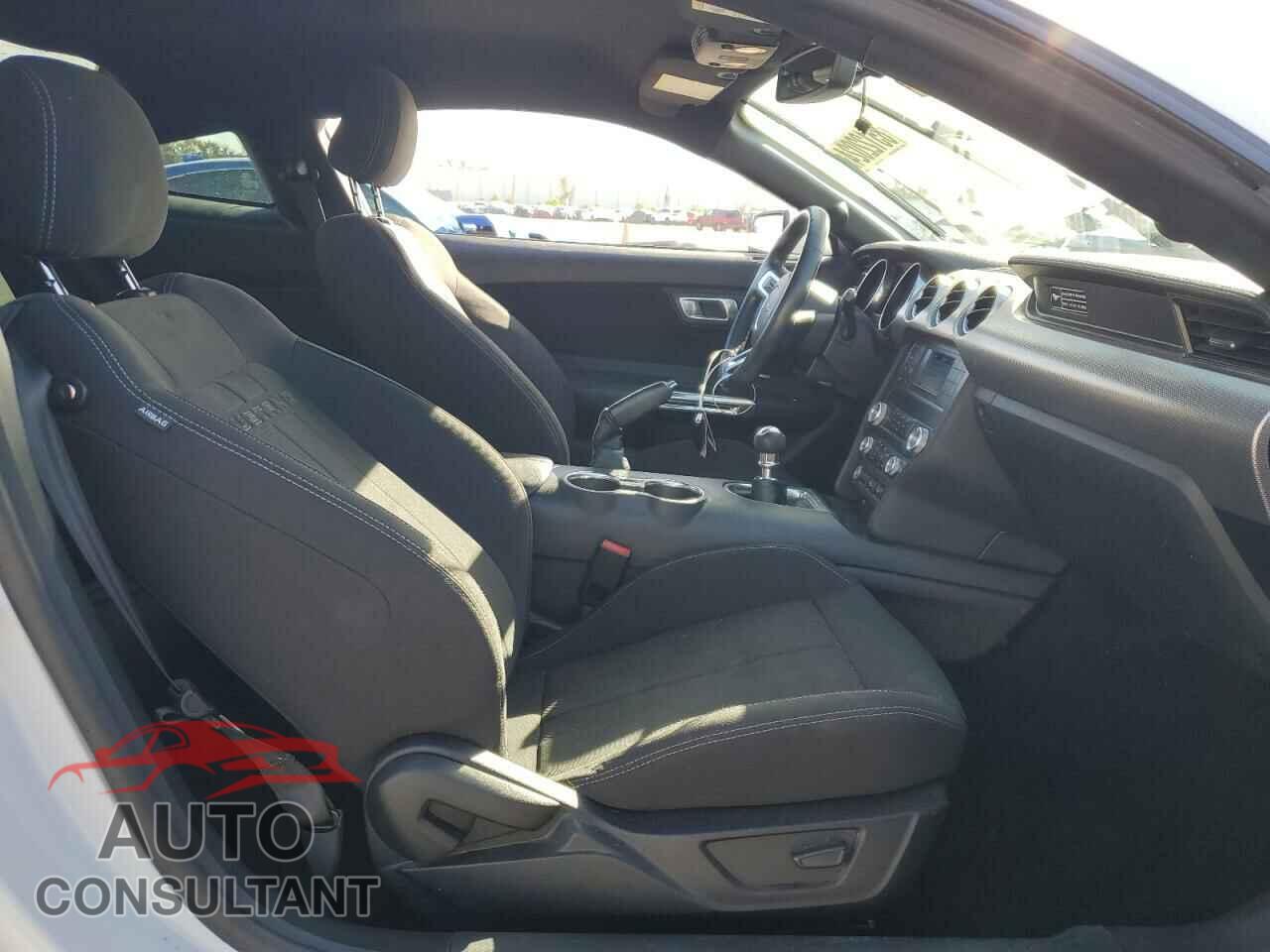 FORD MUSTANG 2020 - 1FA6P8CF1L5178162