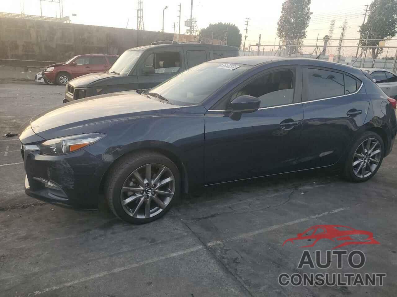MAZDA 3 2018 - 3MZBN1L38JM227311