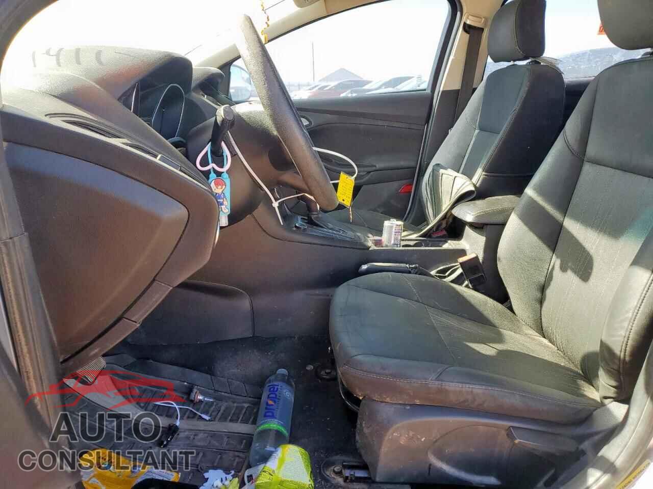 FORD FOCUS 2017 - 1FADP3F25HL214117