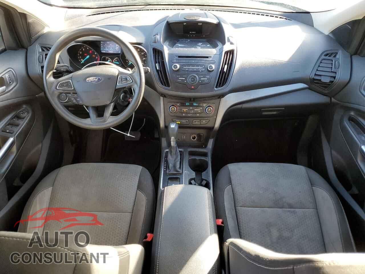 FORD ESCAPE 2017 - 1FMCU9GD1HUE11325