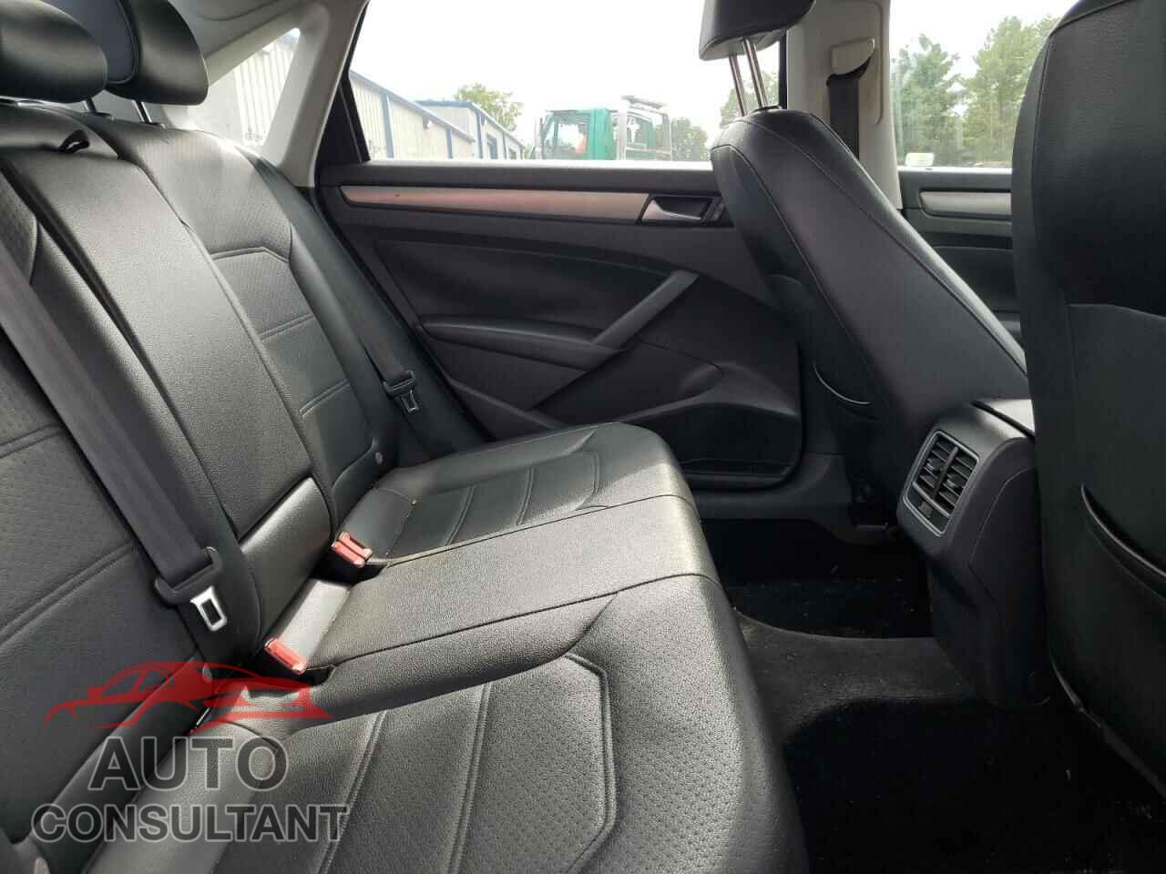 VOLKSWAGEN PASSAT 2014 - 1VWBN7A34EC098058