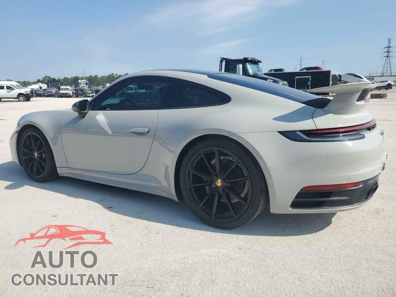 PORSCHE 911 2024 - WP0AA2A9XRS210035