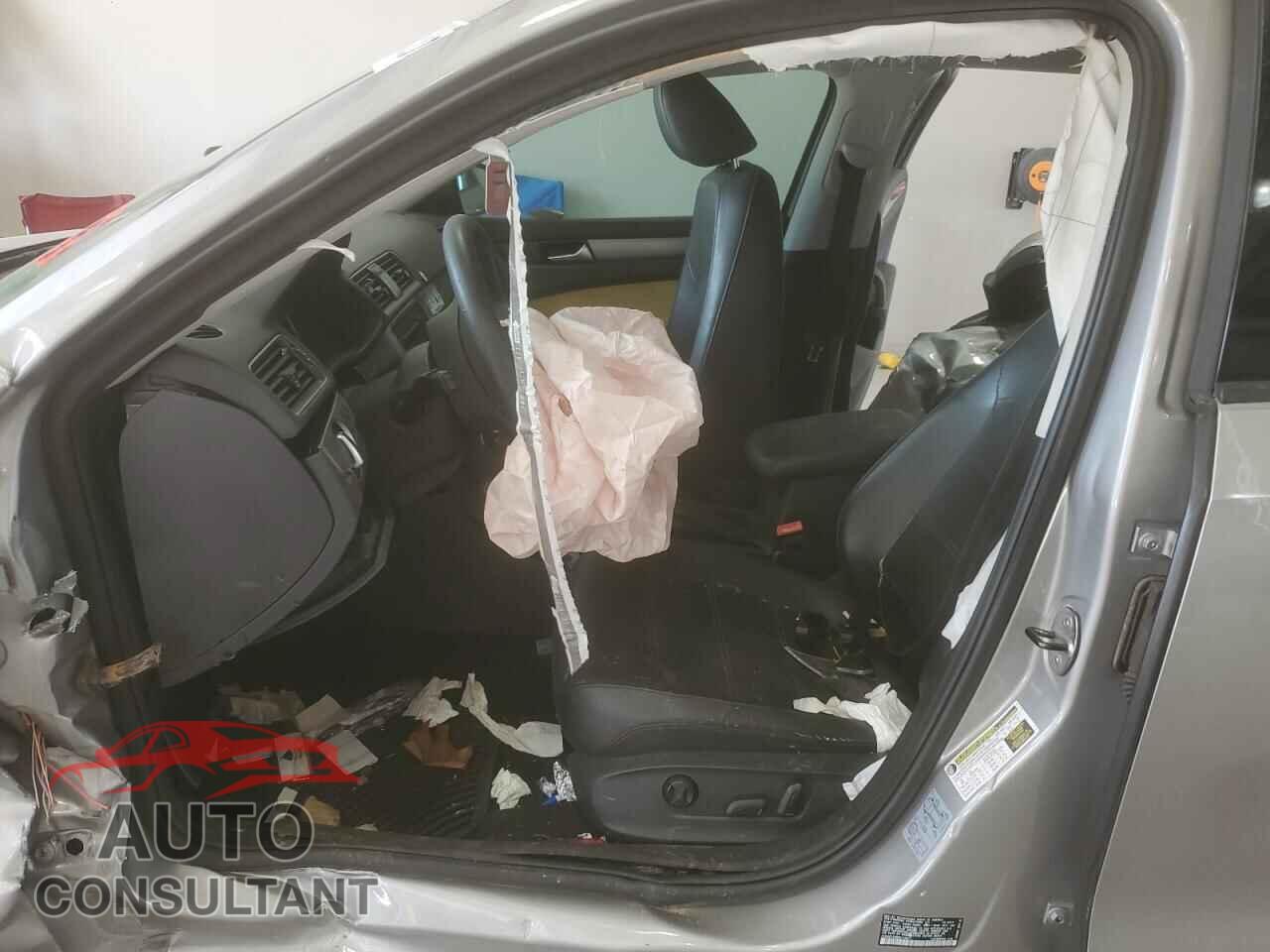 VOLKSWAGEN PASSAT 2013 - 1VWAH7A38DC148011