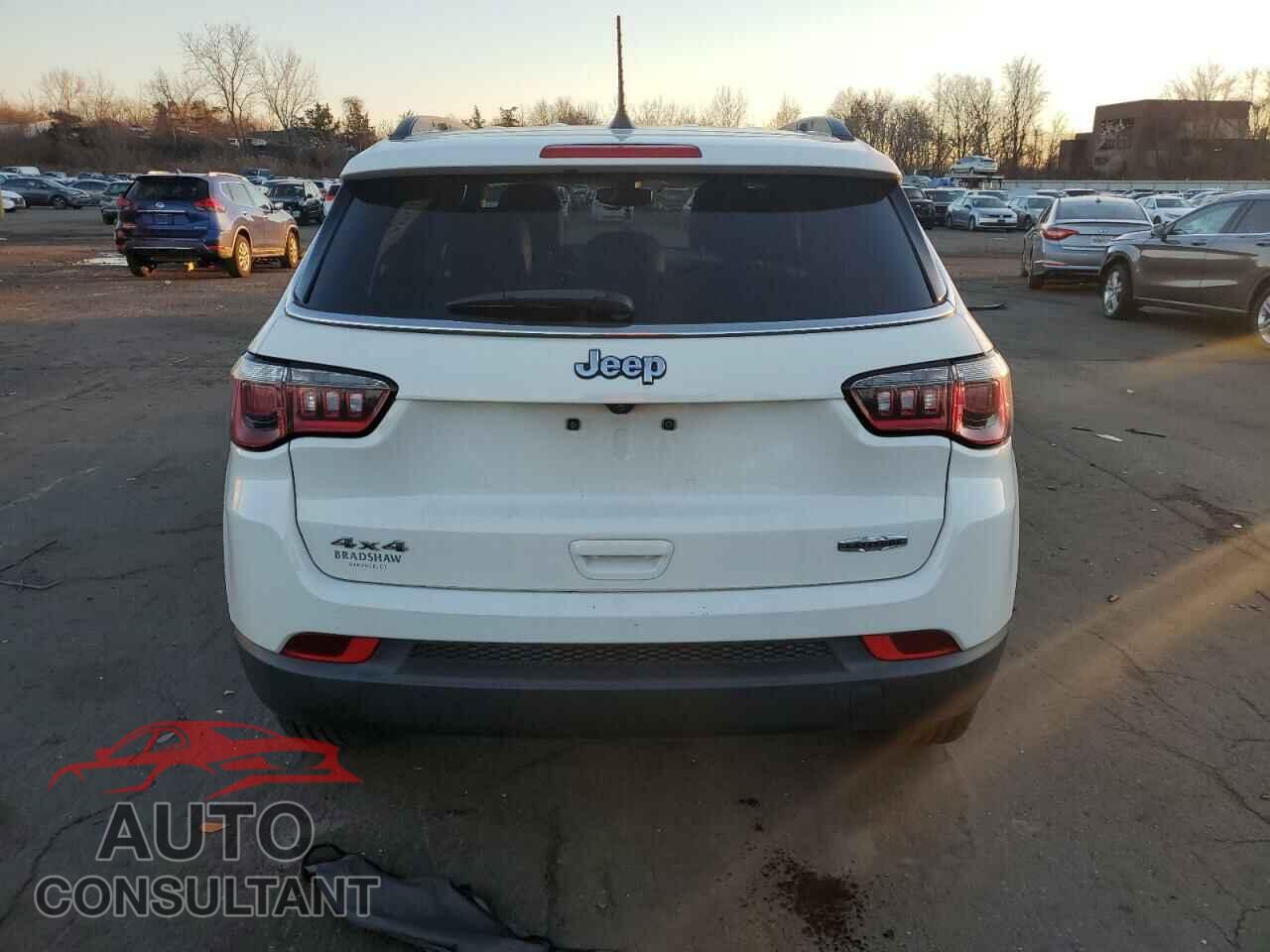 JEEP COMPASS 2018 - 3C4NJDBB4JT418347