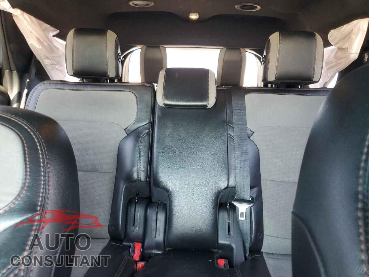 FORD EXPLORER 2017 - 1FM5K7D82HGC12518