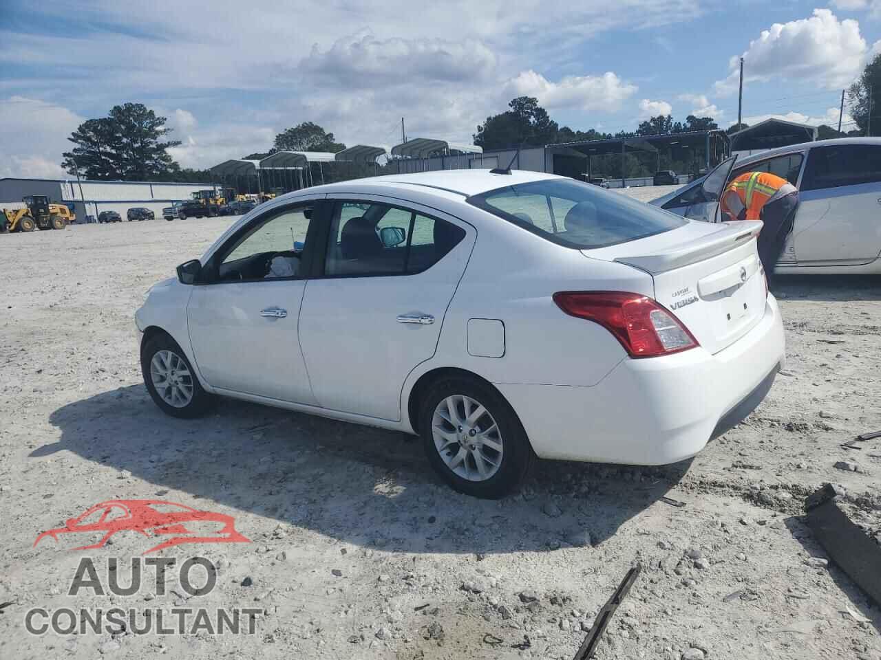 NISSAN VERSA 2019 - 3N1CN7AP3KL826479