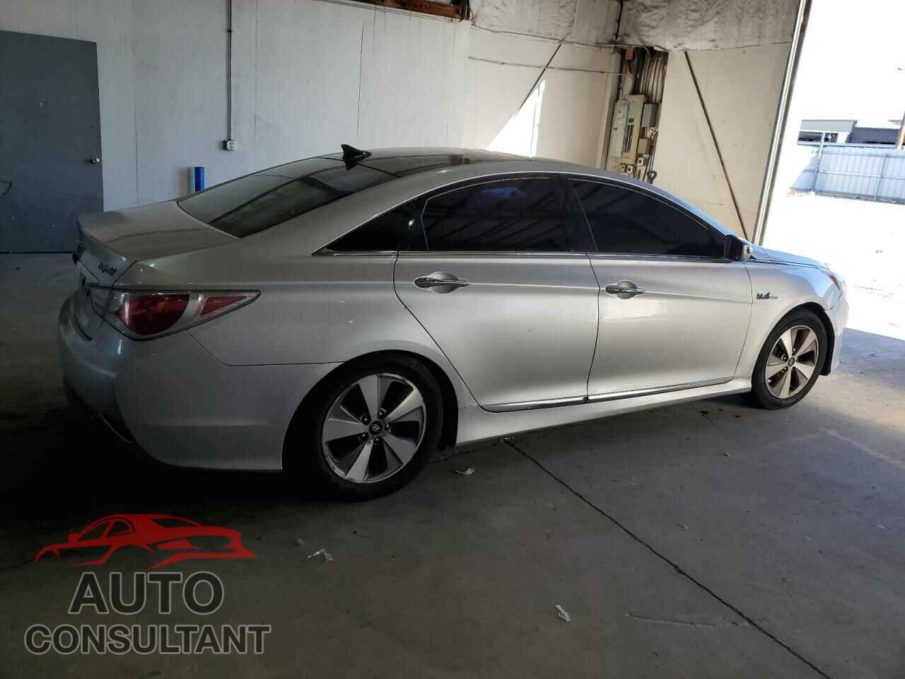 HYUNDAI SONATA 2011 - KMHEC4A41BA002810