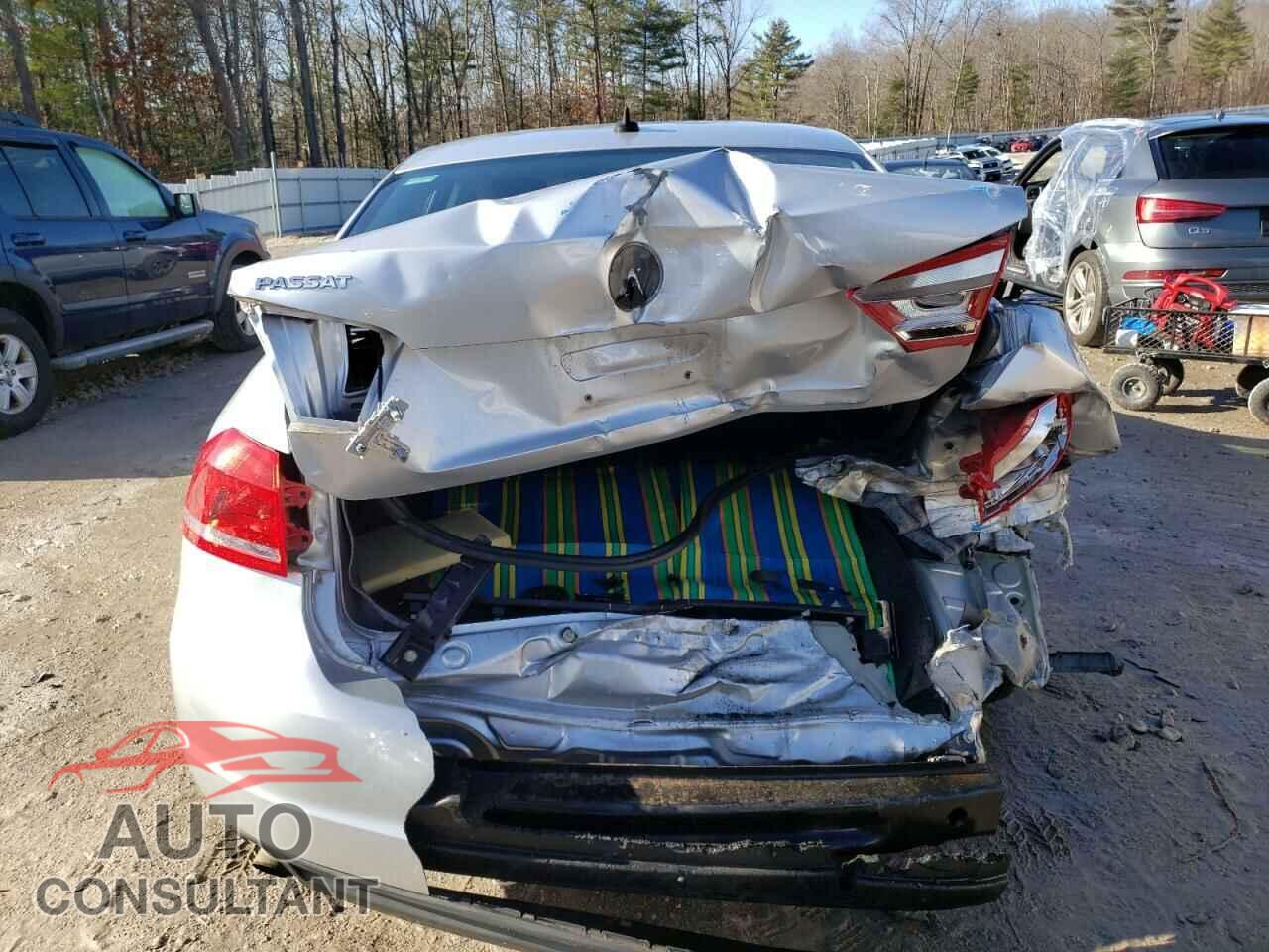 VOLKSWAGEN PASSAT 2013 - 1VWAP7A35DC136420
