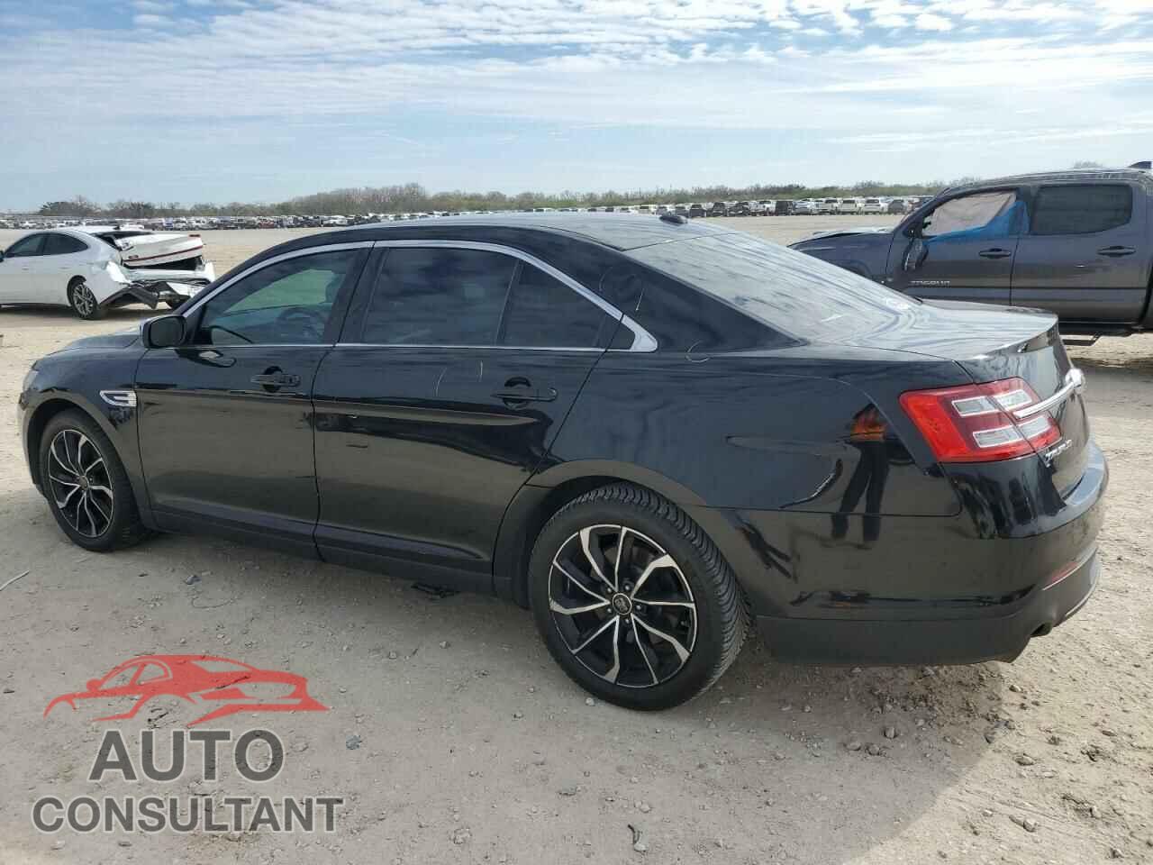 FORD TAURUS 2019 - 1FAHP2F83KG118034