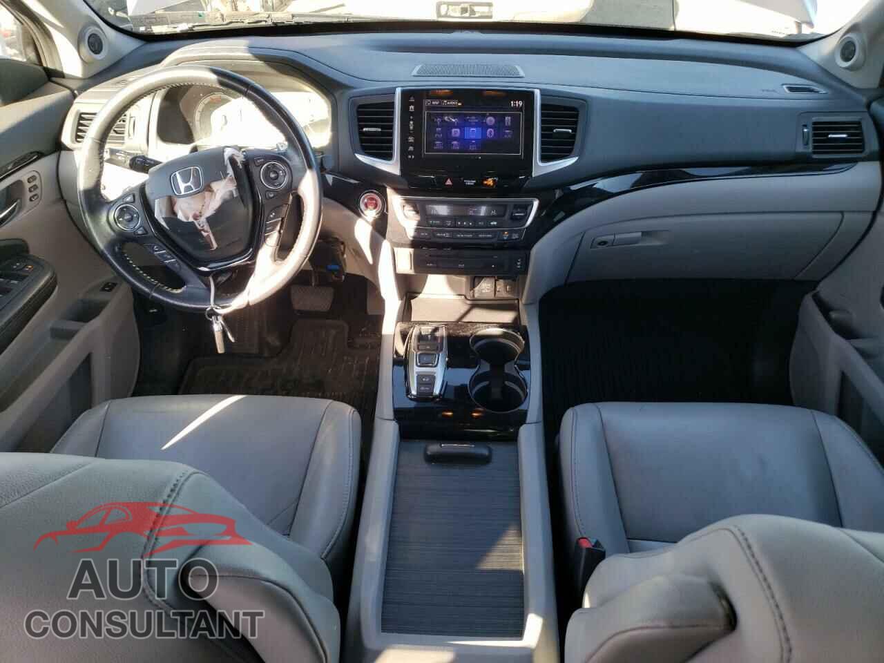HONDA PILOT 2017 - 5FNYF6H98HB068115