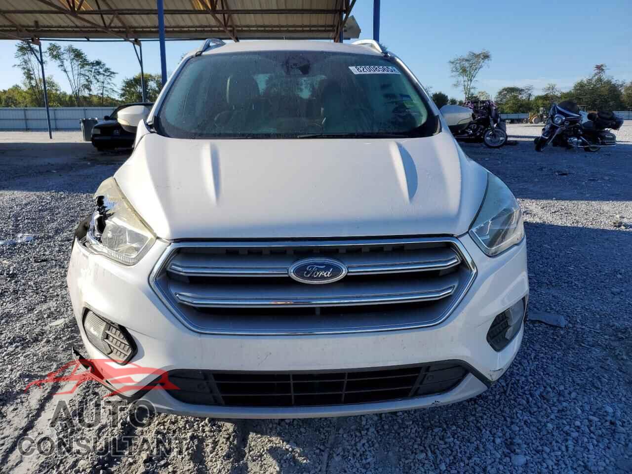 FORD ESCAPE 2017 - 1FMCU0J98HUF11129