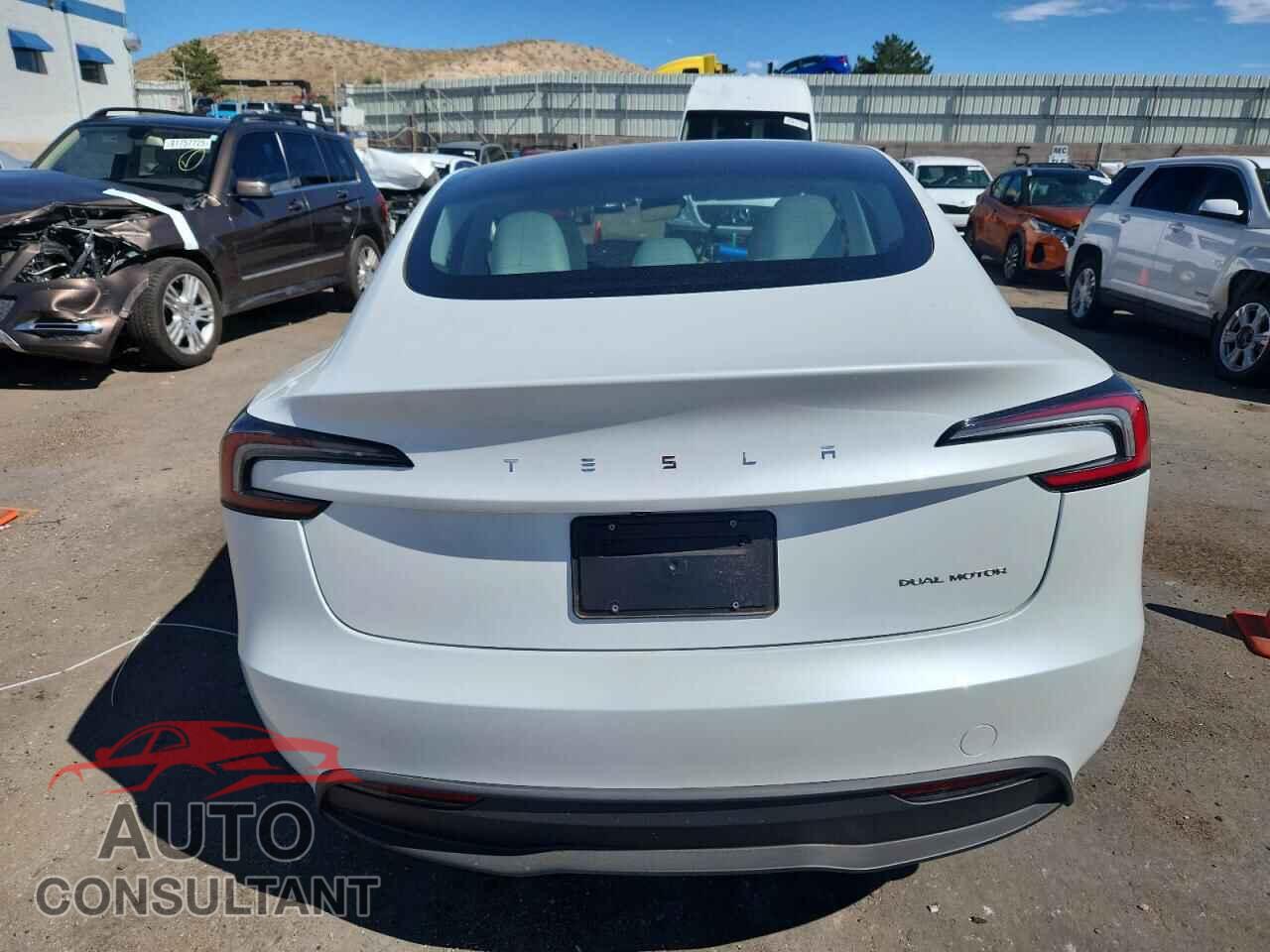 TESLA MODEL 3 2024 - 5YJ3E1EB2RF793394