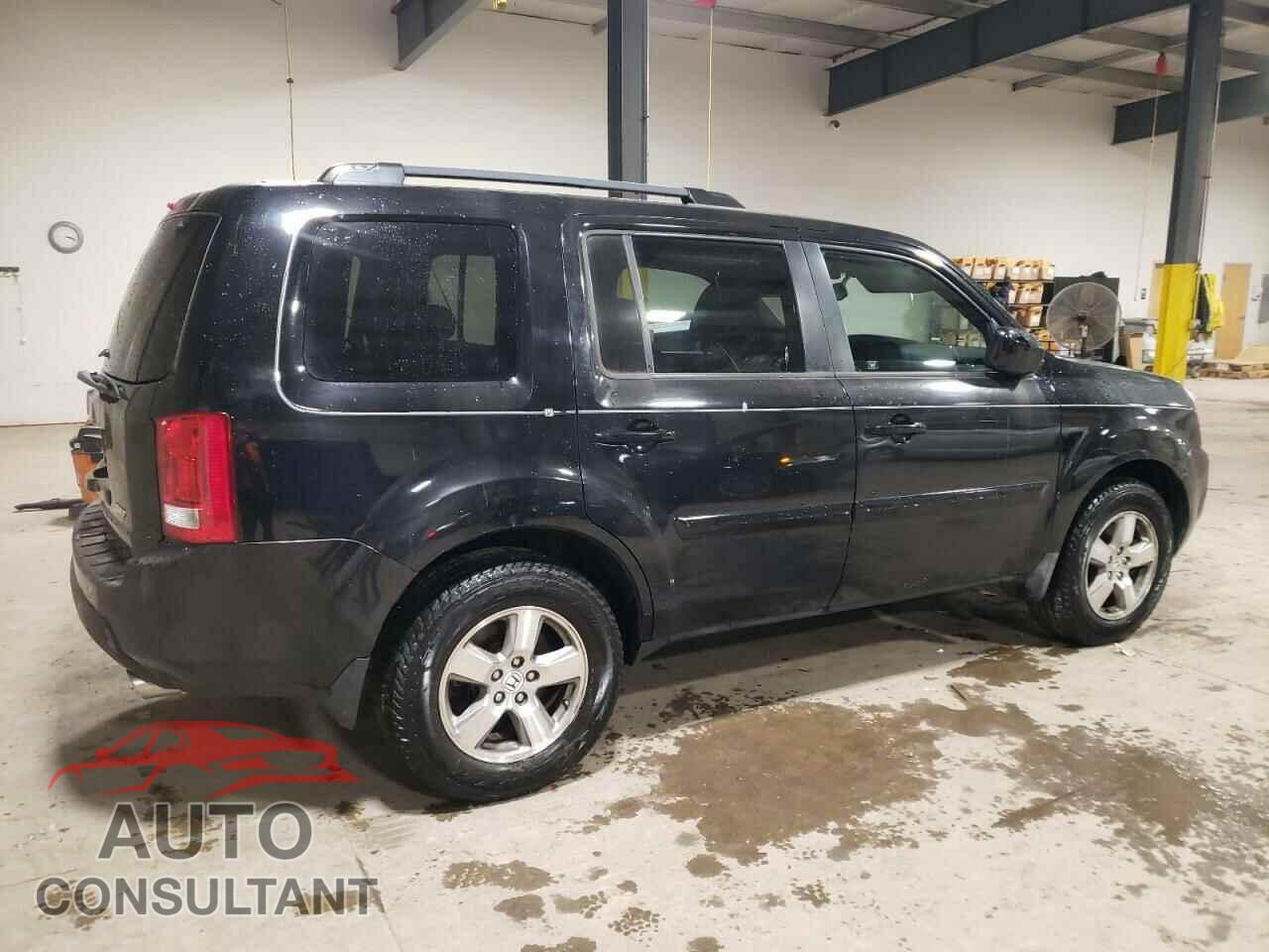 HONDA PILOT 2011 - 5FNYF4H79BB004675