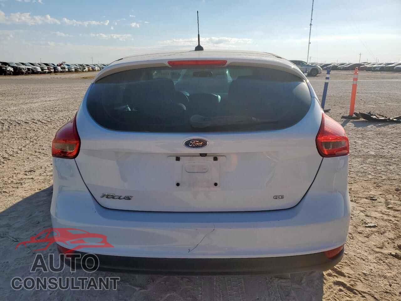 FORD FOCUS 2018 - 1FADP3K23JL302479