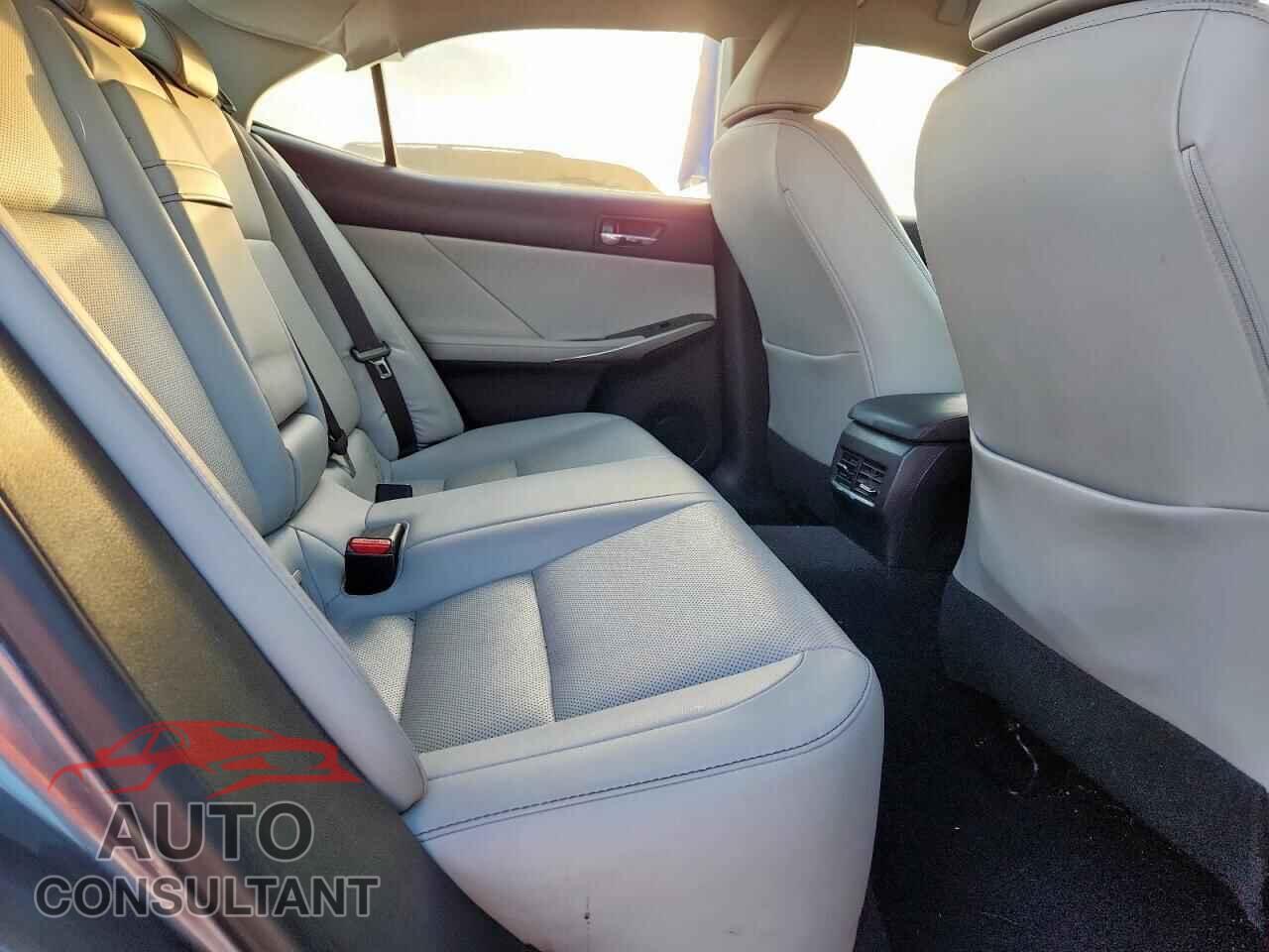 LEXUS IS 2016 - JTHBA1D29G5030004