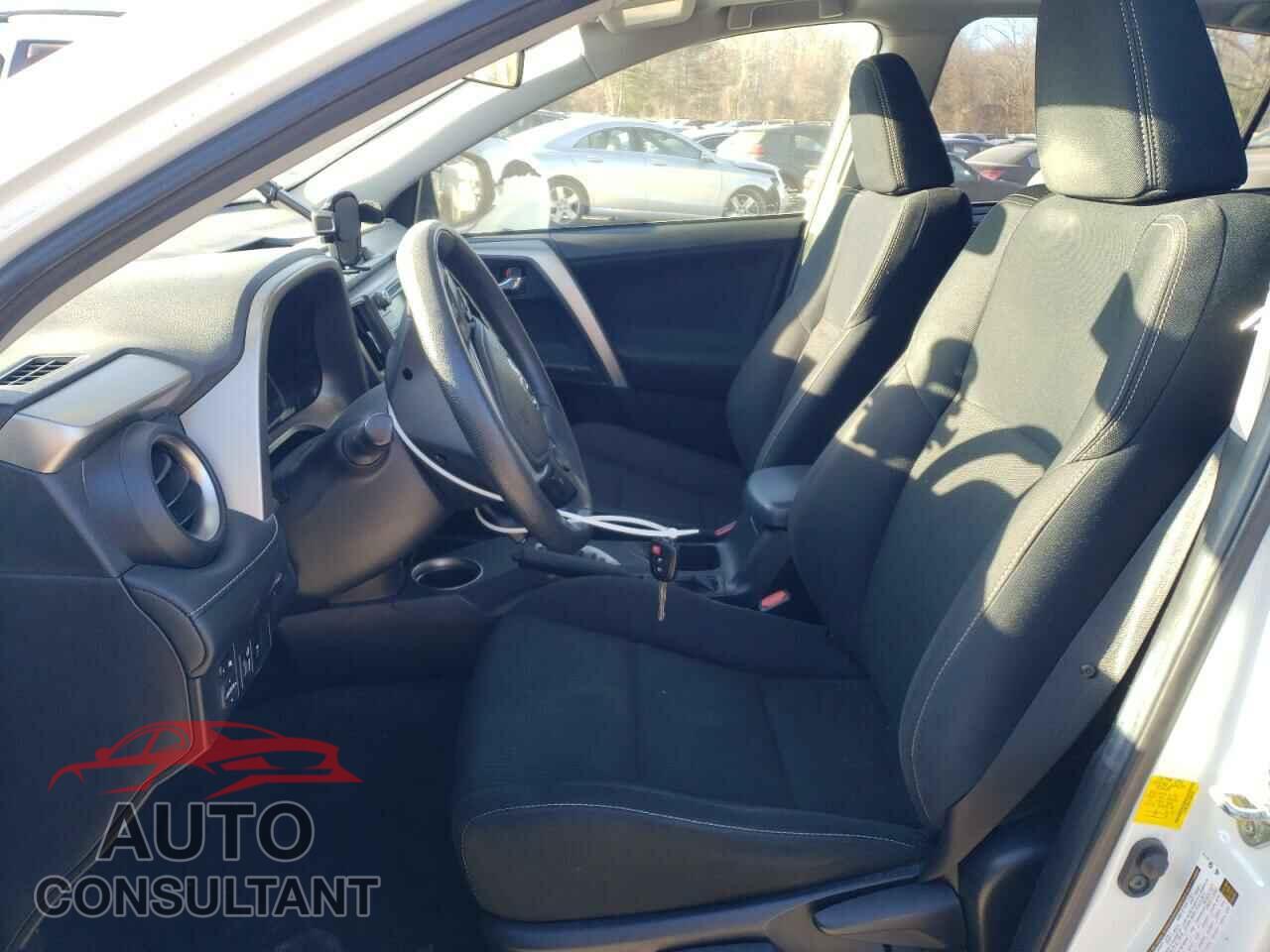 TOYOTA RAV4 2015 - JTMRFREV5FJ049910