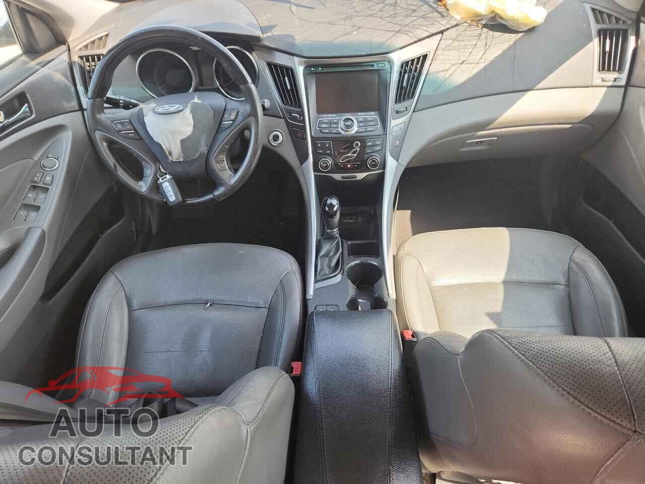 HYUNDAI SONATA 2012 - KMHEC4A47CA040866