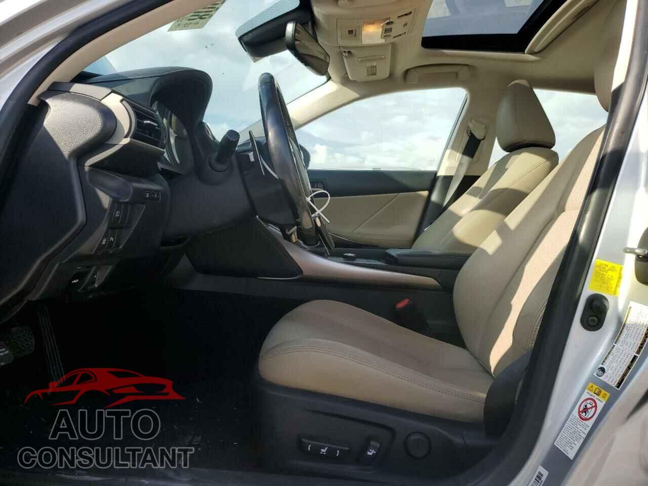 LEXUS IS 2017 - JTHBA1D27H5055579