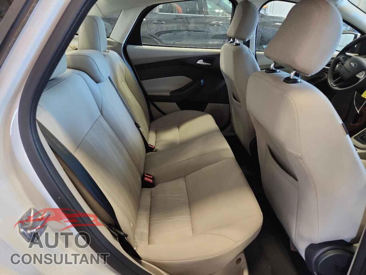 FORD FOCUS 2016 - 1FADP3F28GL264637