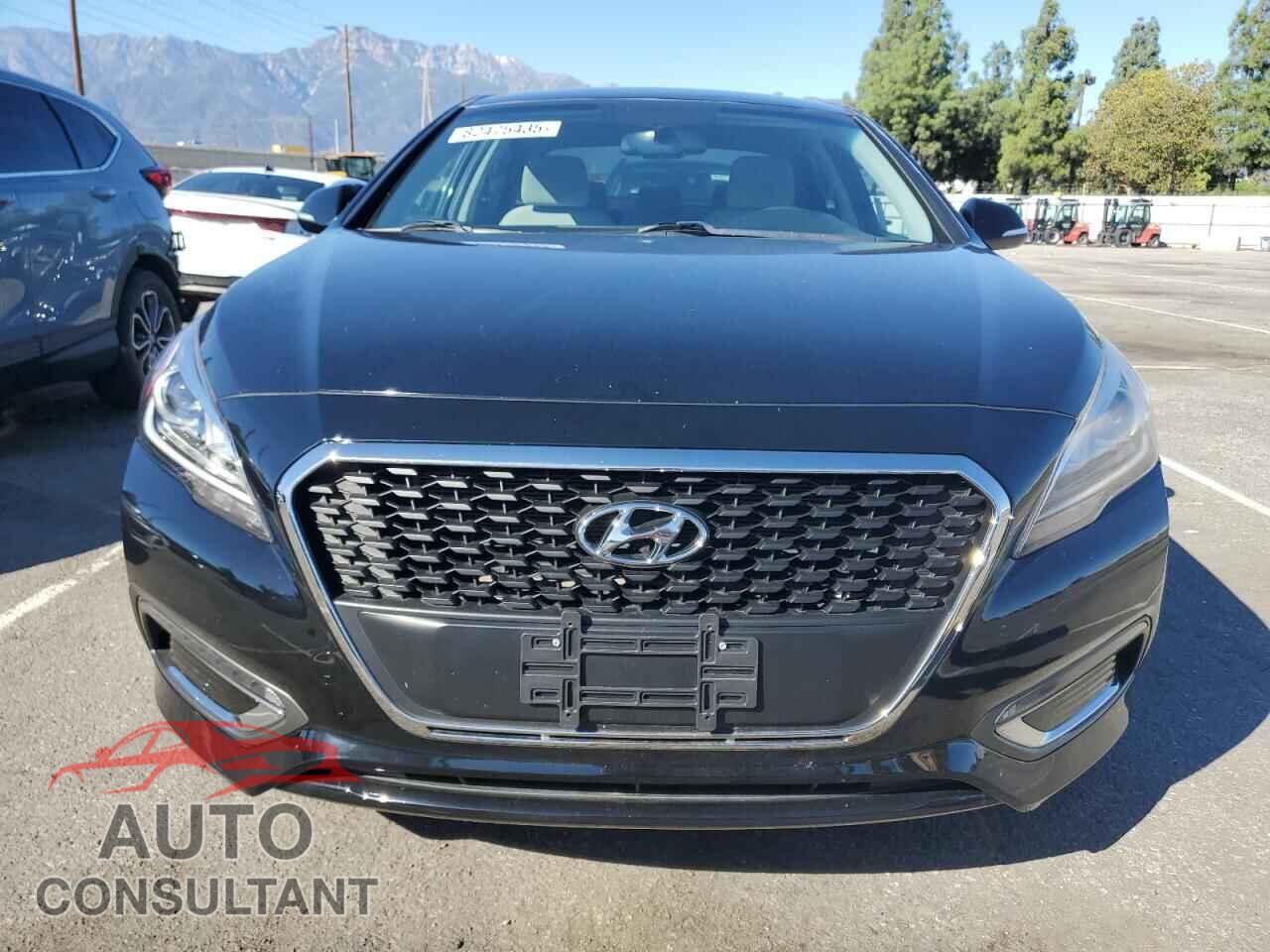HYUNDAI SONATA 2017 - KMHE24L1XHA046786