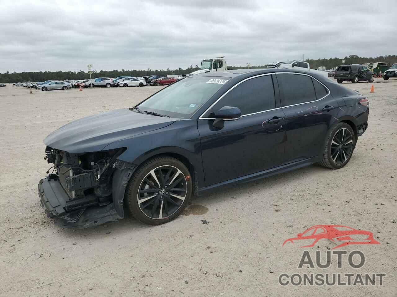 TOYOTA CAMRY 2018 - 4T1B61HK0JU518795