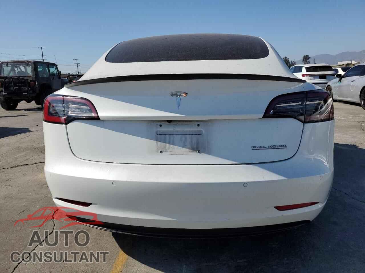 TESLA MODEL 3 2018 - 5YJ3E1EB7JF084271