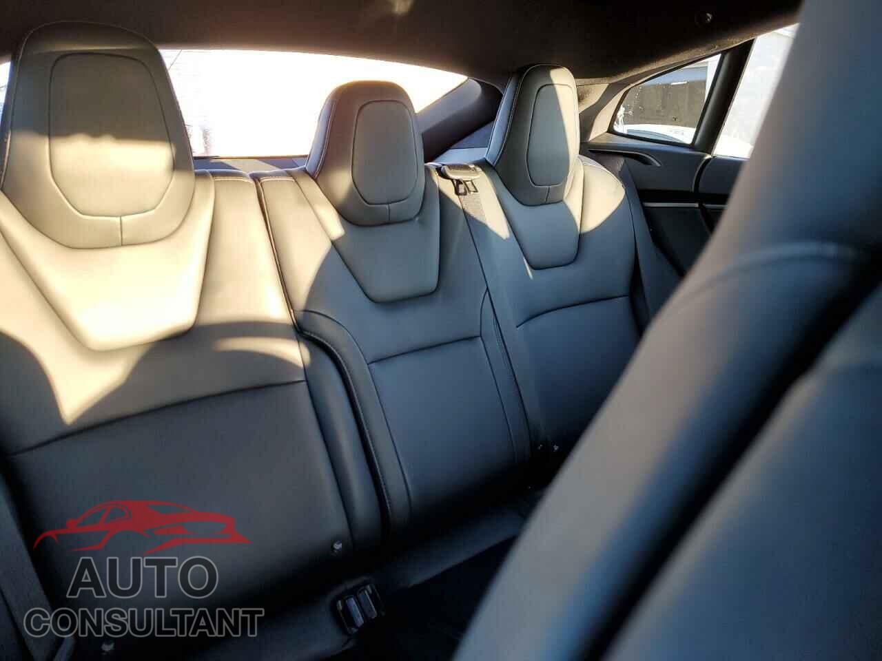TESLA MODEL S 2019 - 5YJSA1E23KF330239