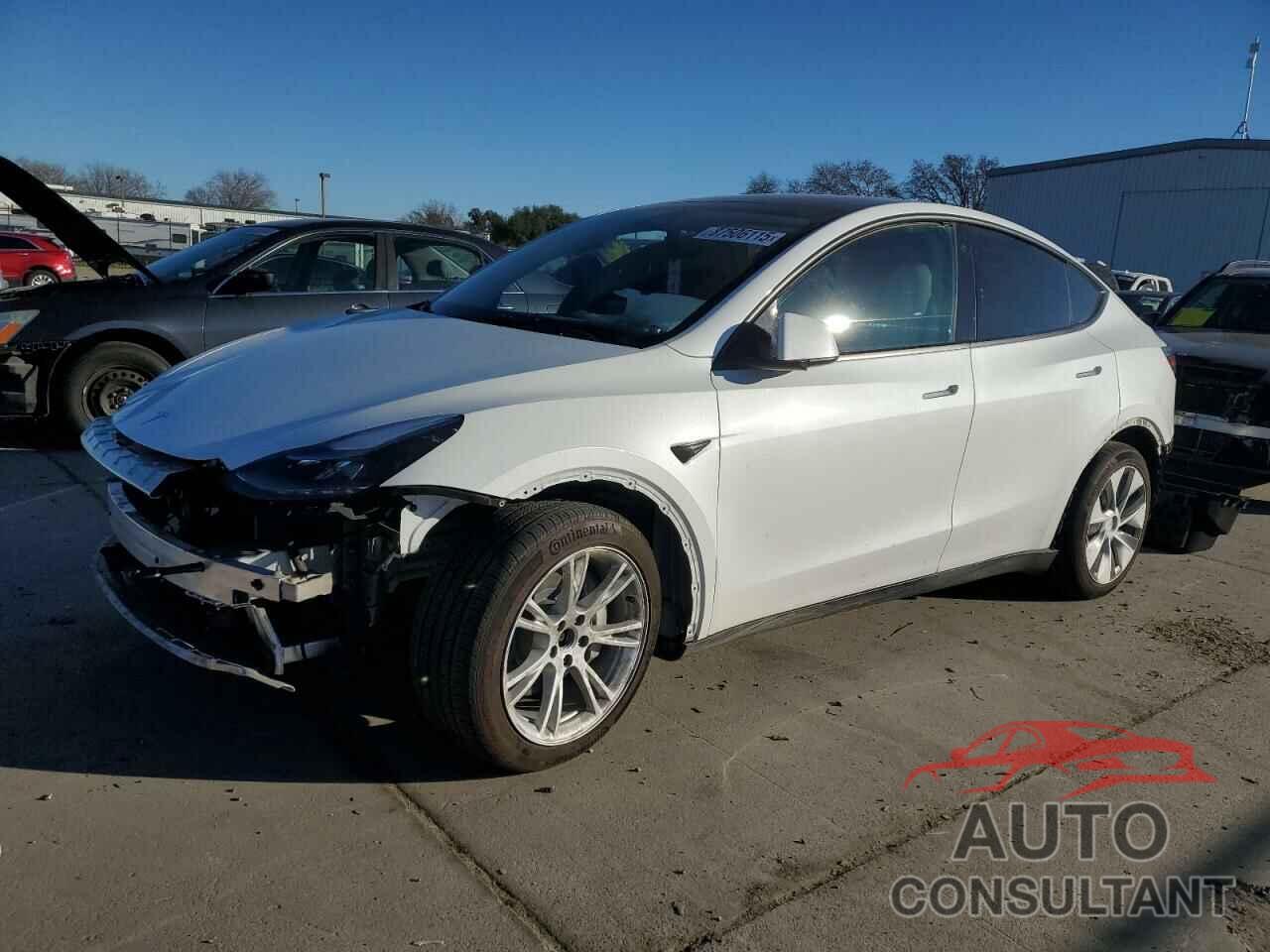 TESLA MODEL Y 2023 - 7SAYGAEEXPF640241