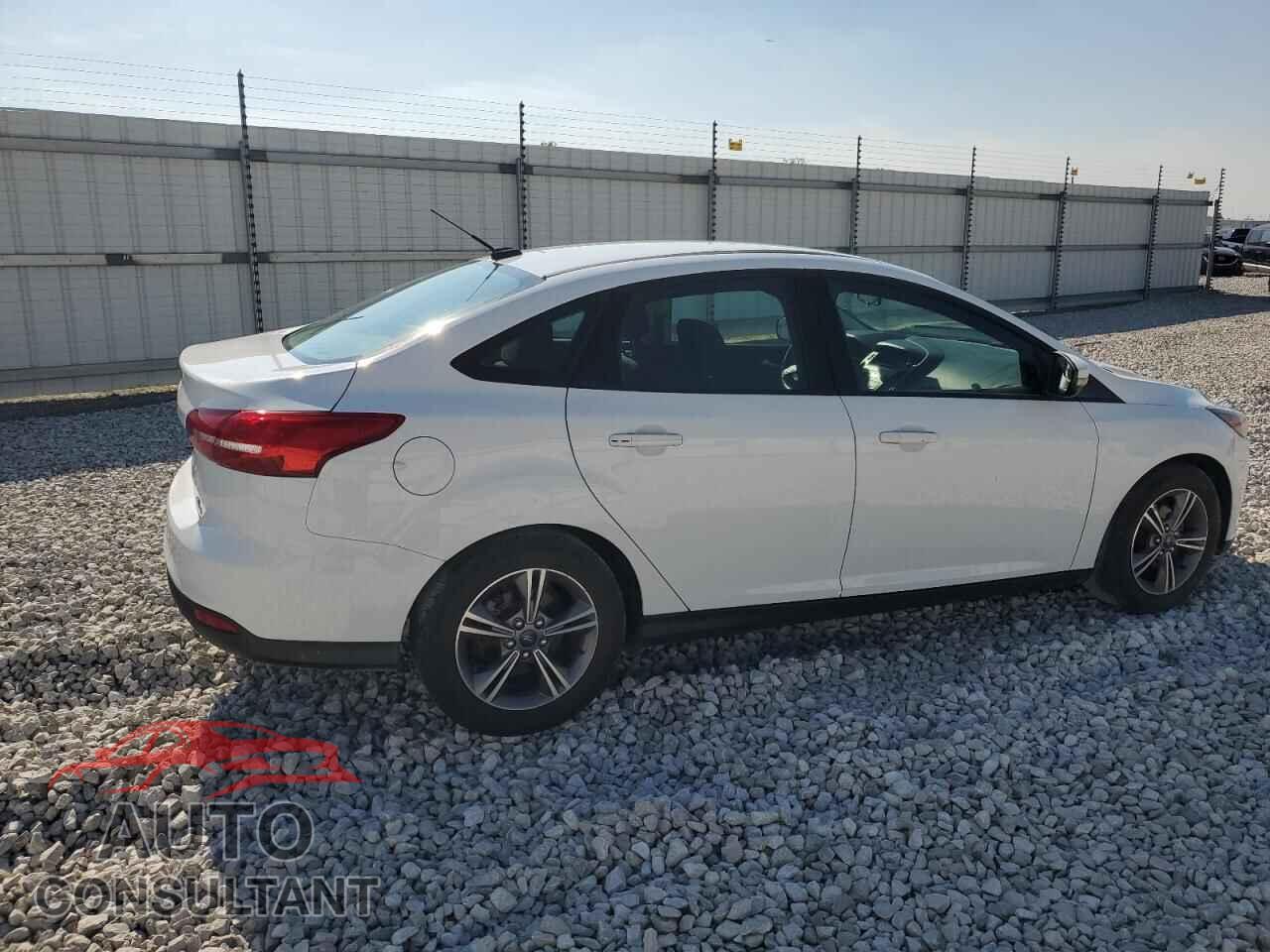 FORD FOCUS 2018 - 1FADP3FE9JL227792