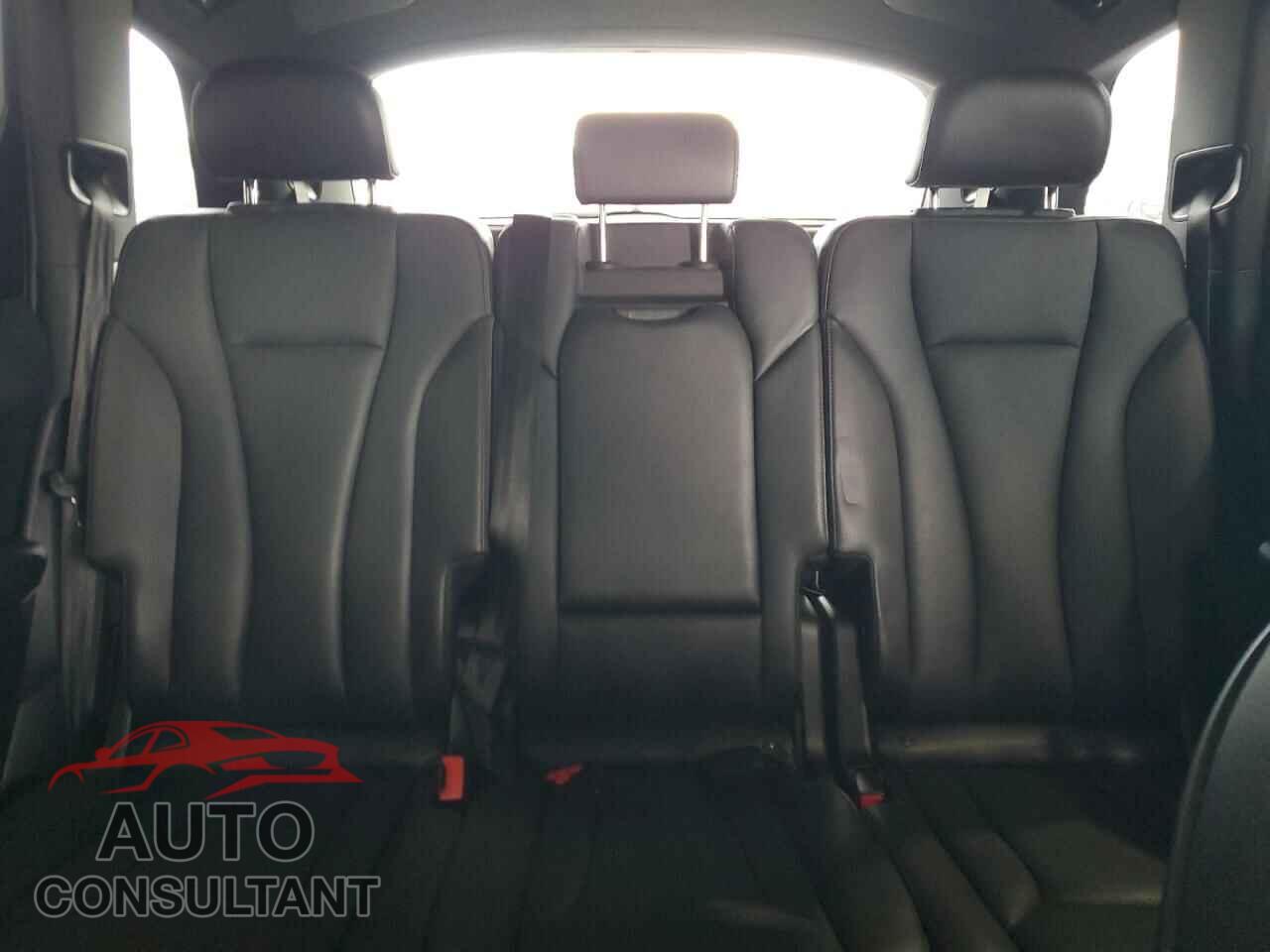 AUDI Q7 2019 - WA1LHAF72KD031868