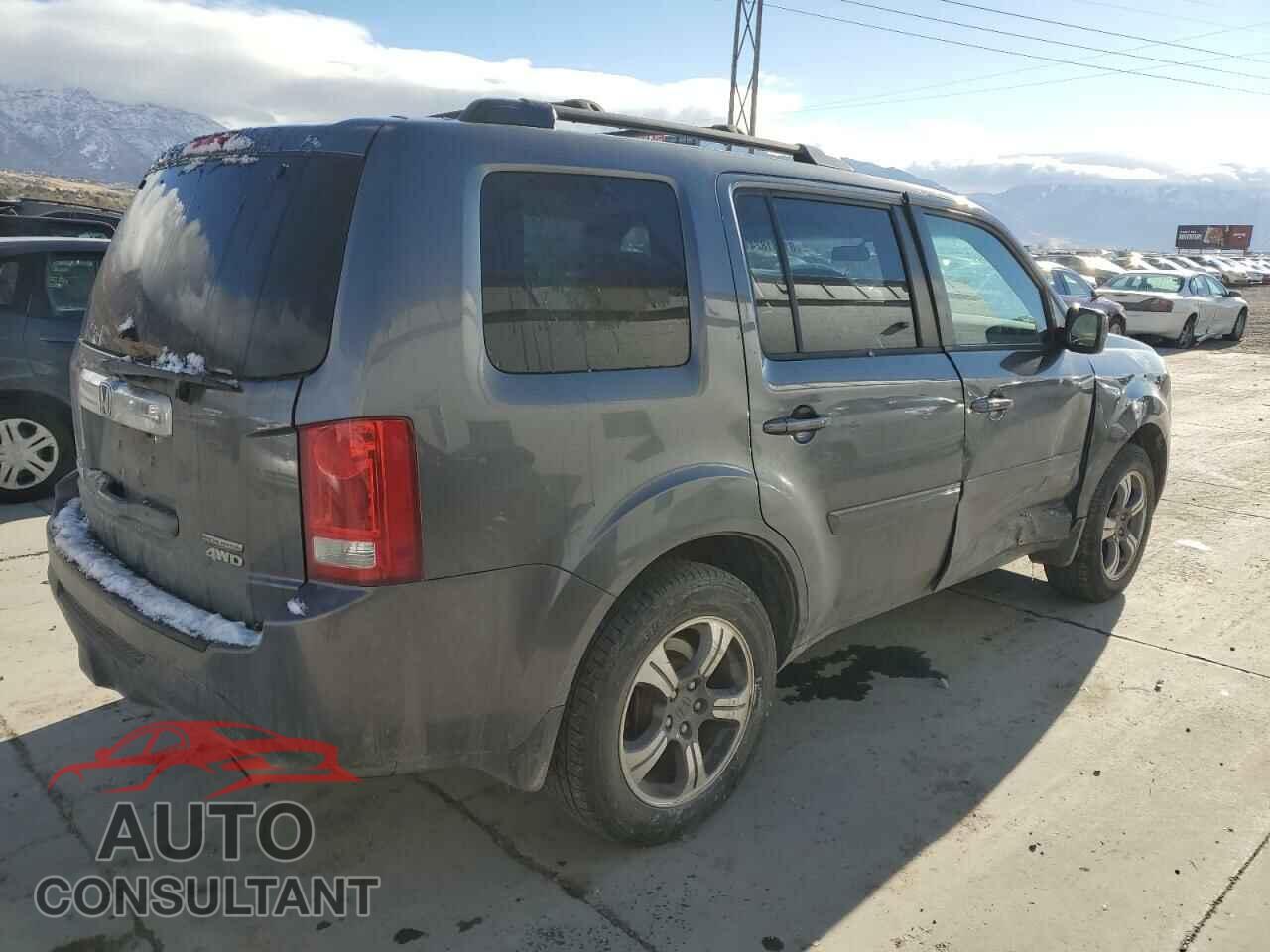 HONDA PILOT 2015 - 5FNYF4H3XFB017342